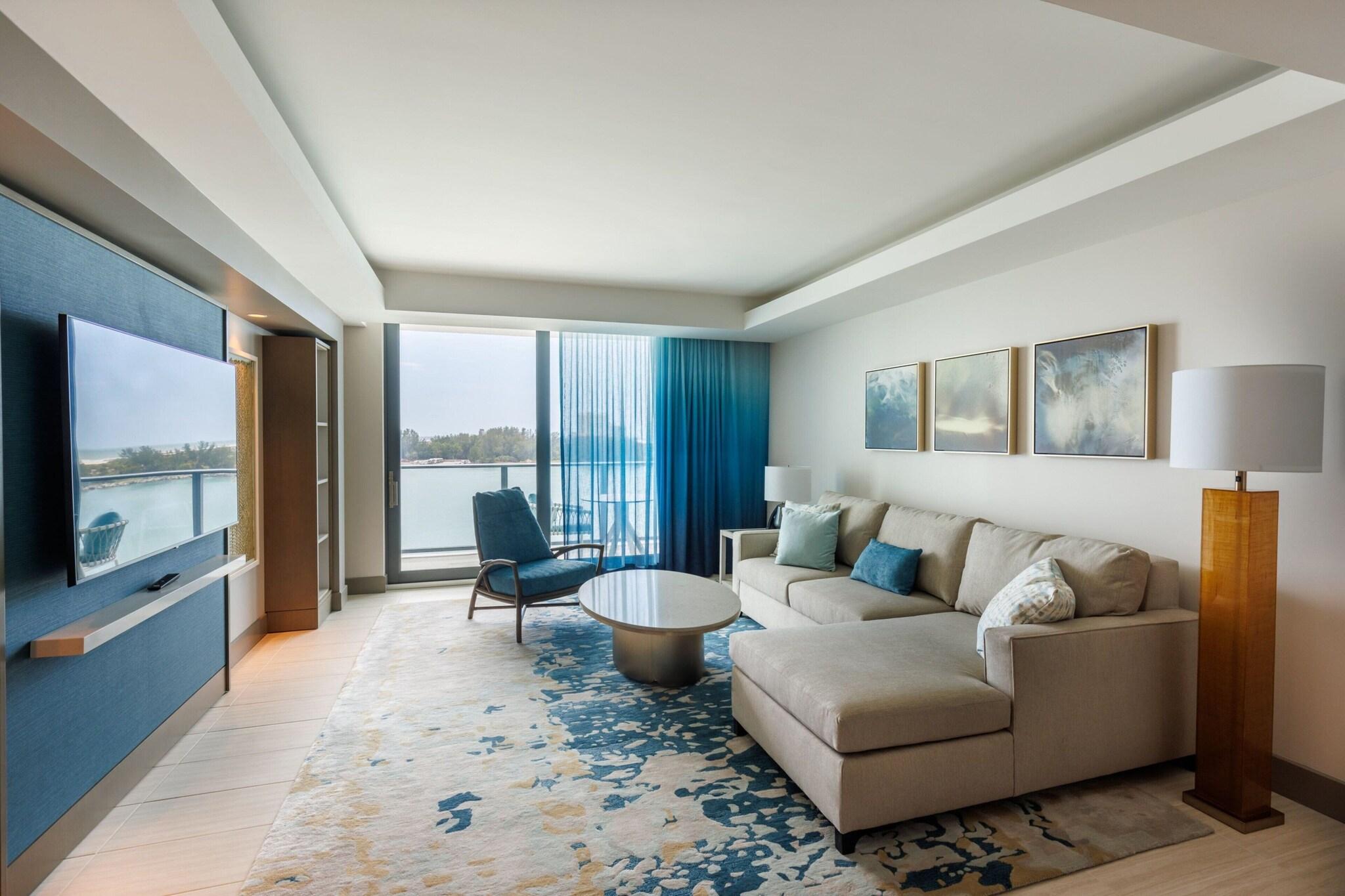 Suite with Balcony with Views