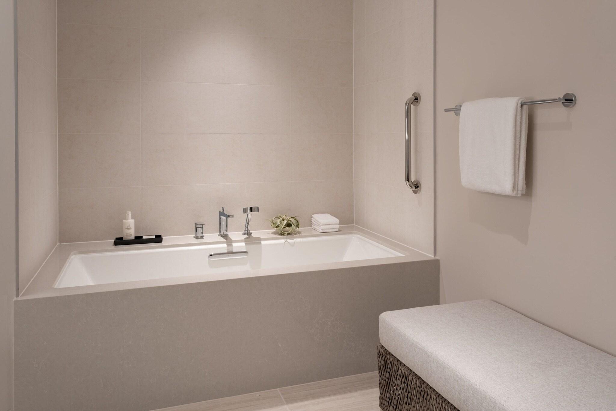 Suite with Balcony with Views