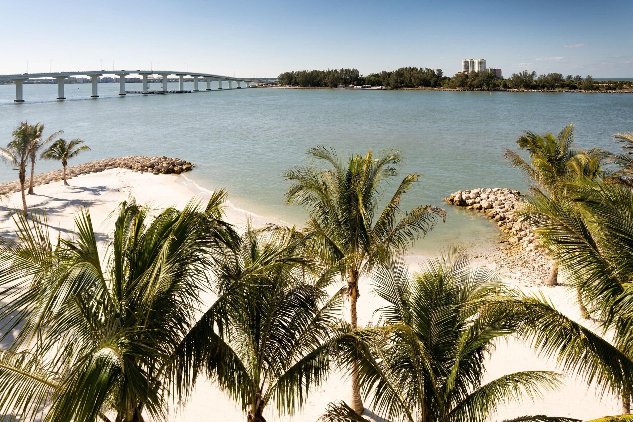 Suite with Balcony with Views