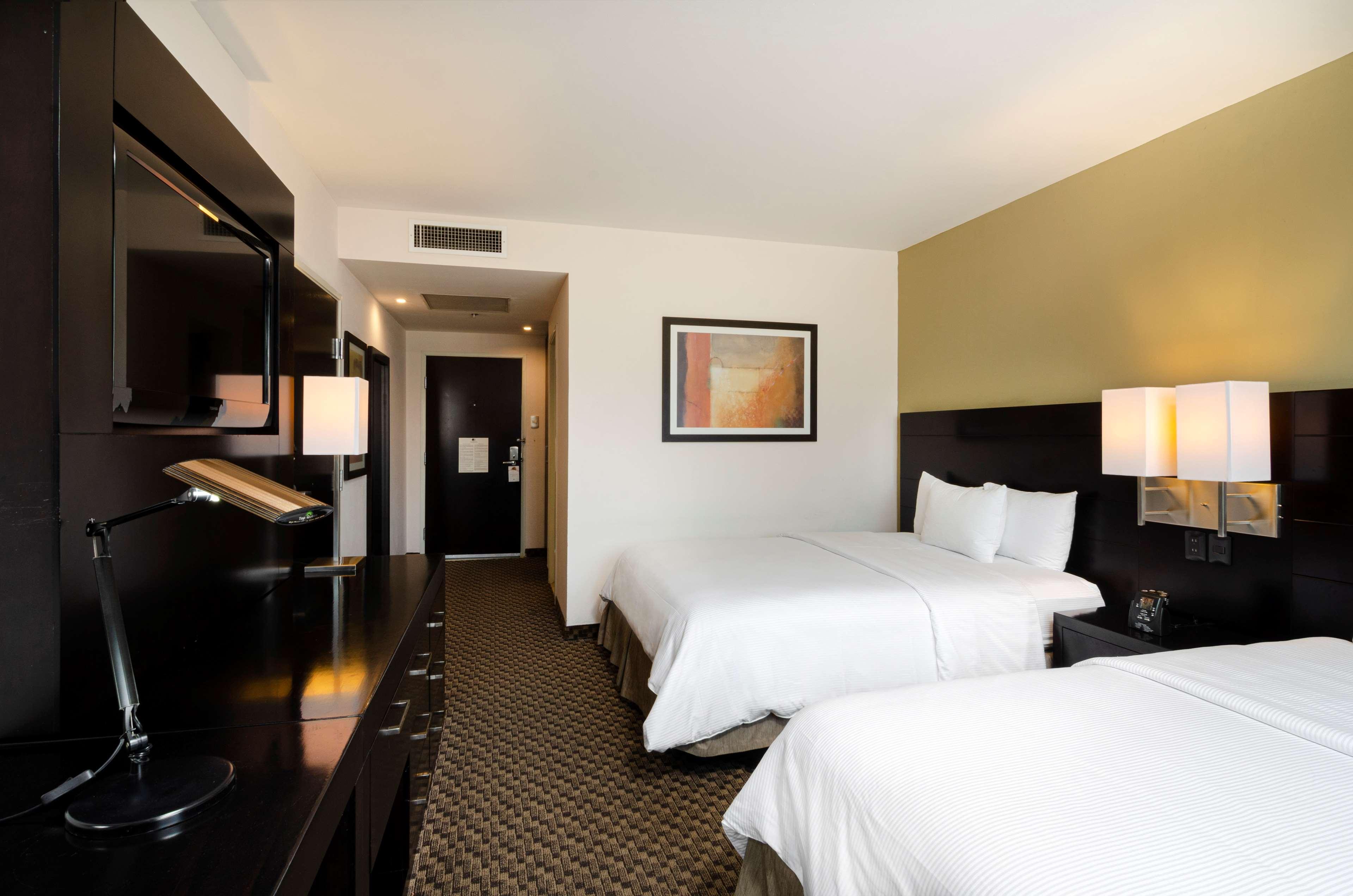 Double Two Queen Beds Non Smoking