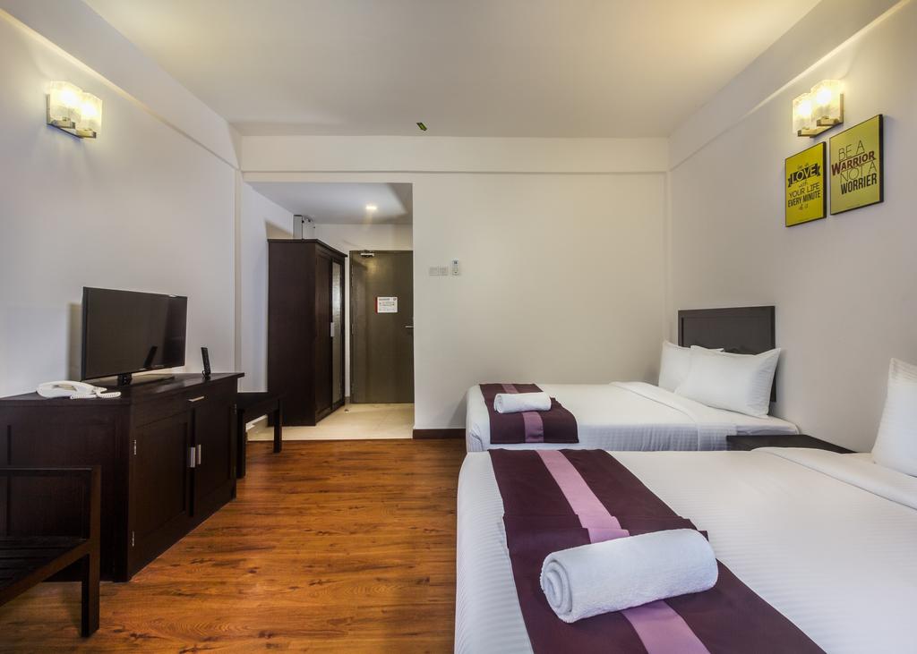 Quadruple Deluxe Pool View