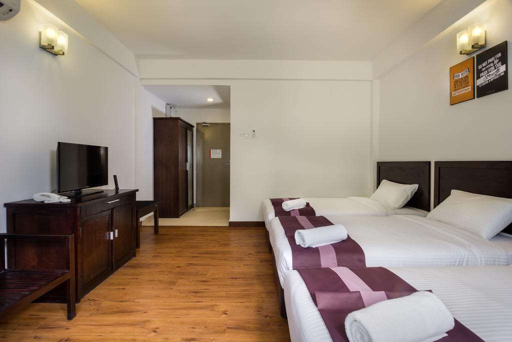 Triple Deluxe Pool View