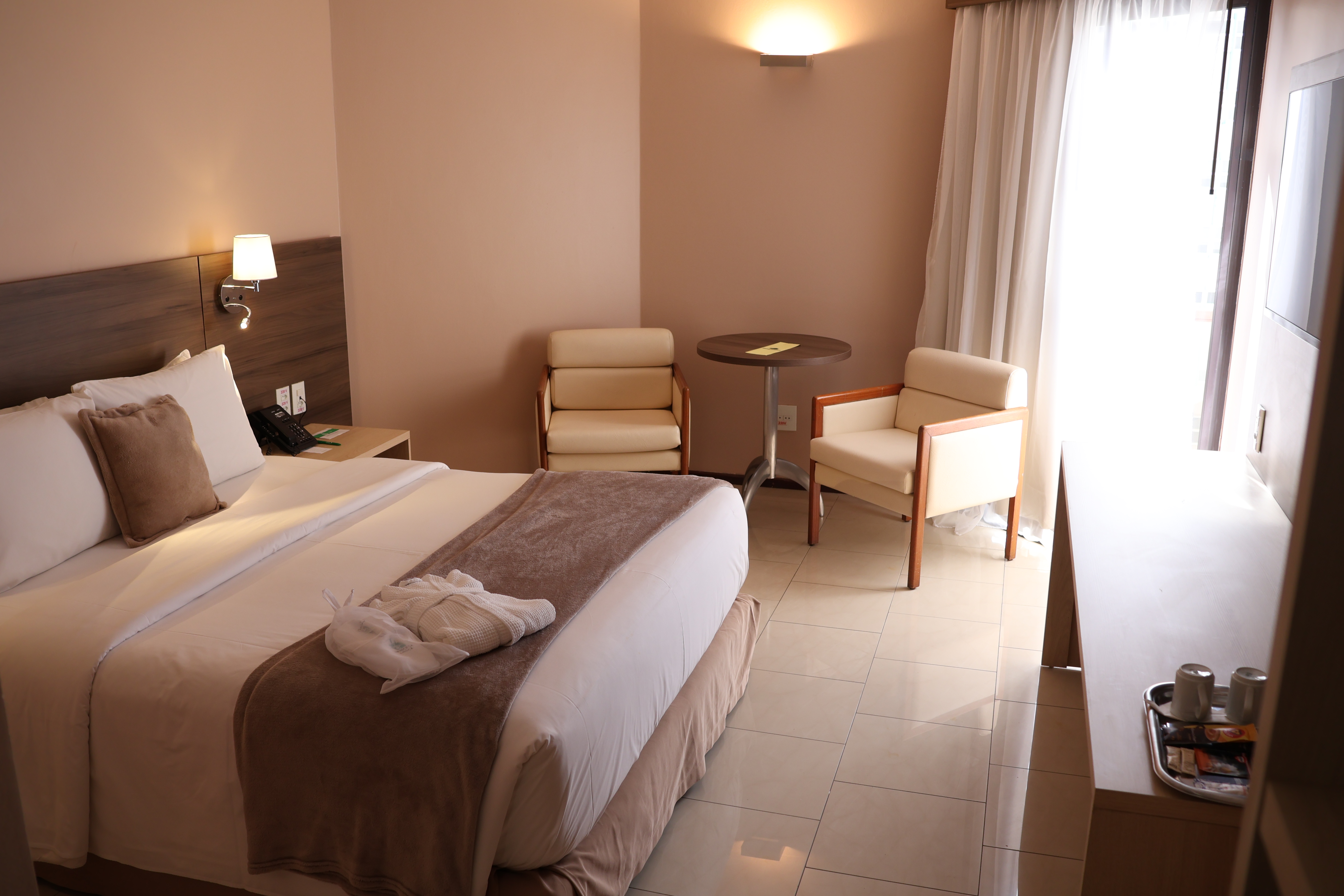 Double Executive Queen Bed