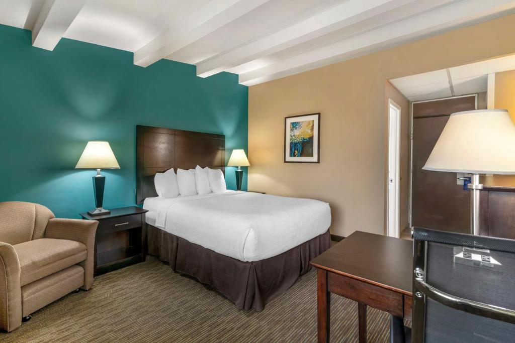 Double Queen Size Bed