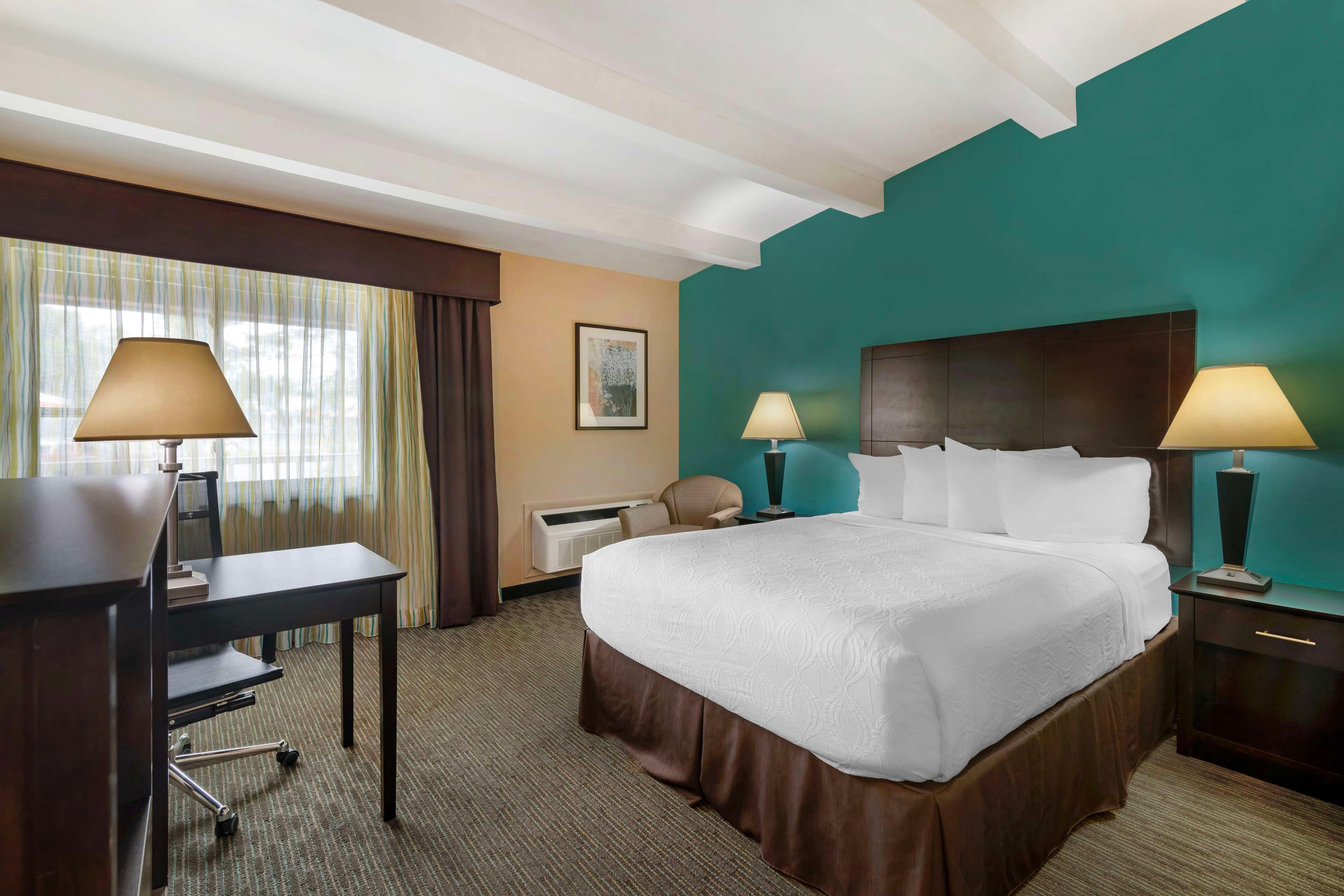 Suite Queen Size Bed