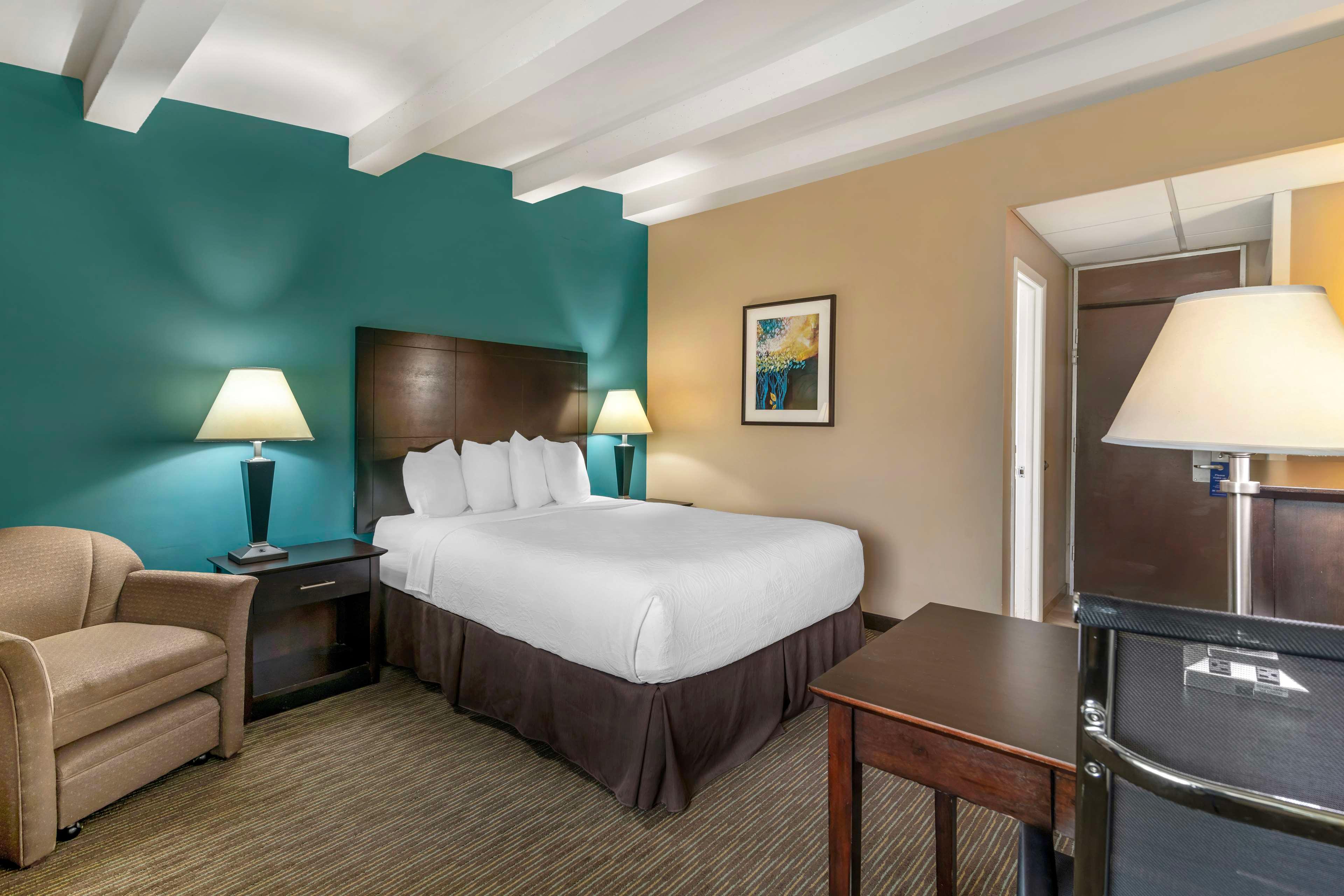 Suite Queen Size Bed