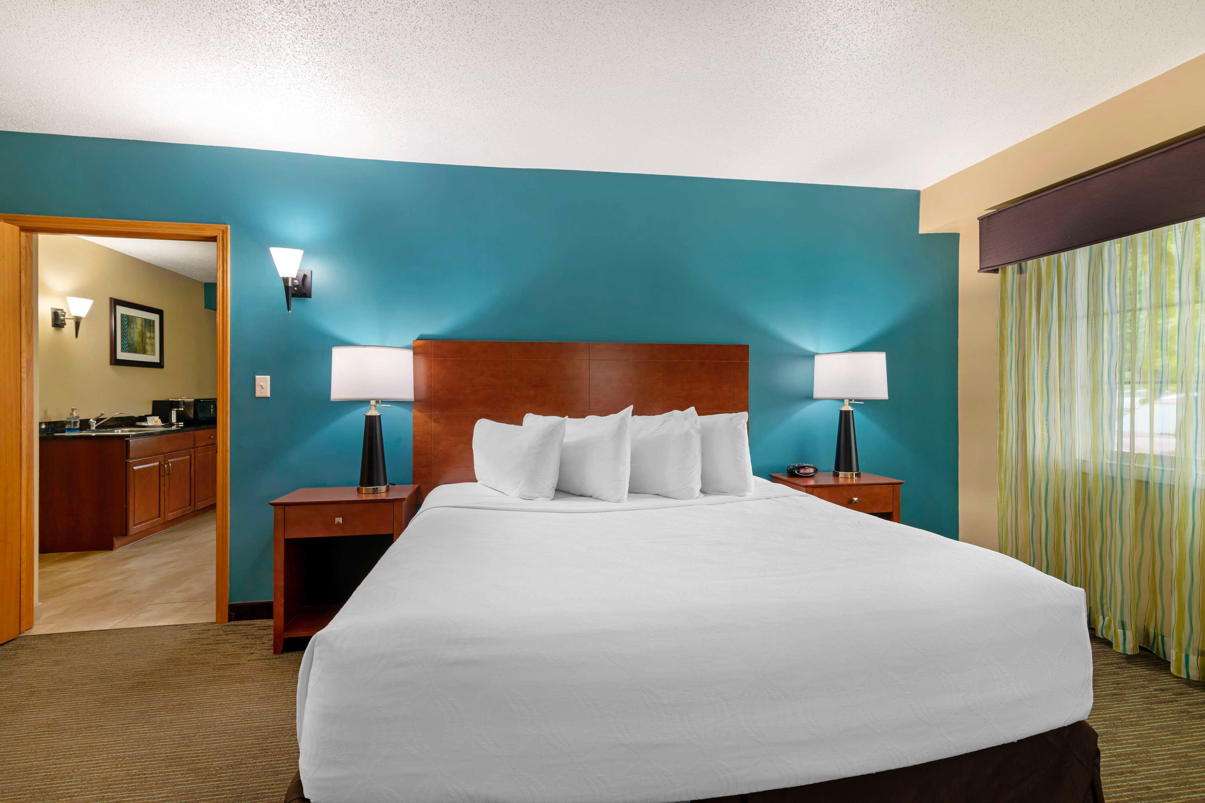 Suite with Kitchenette