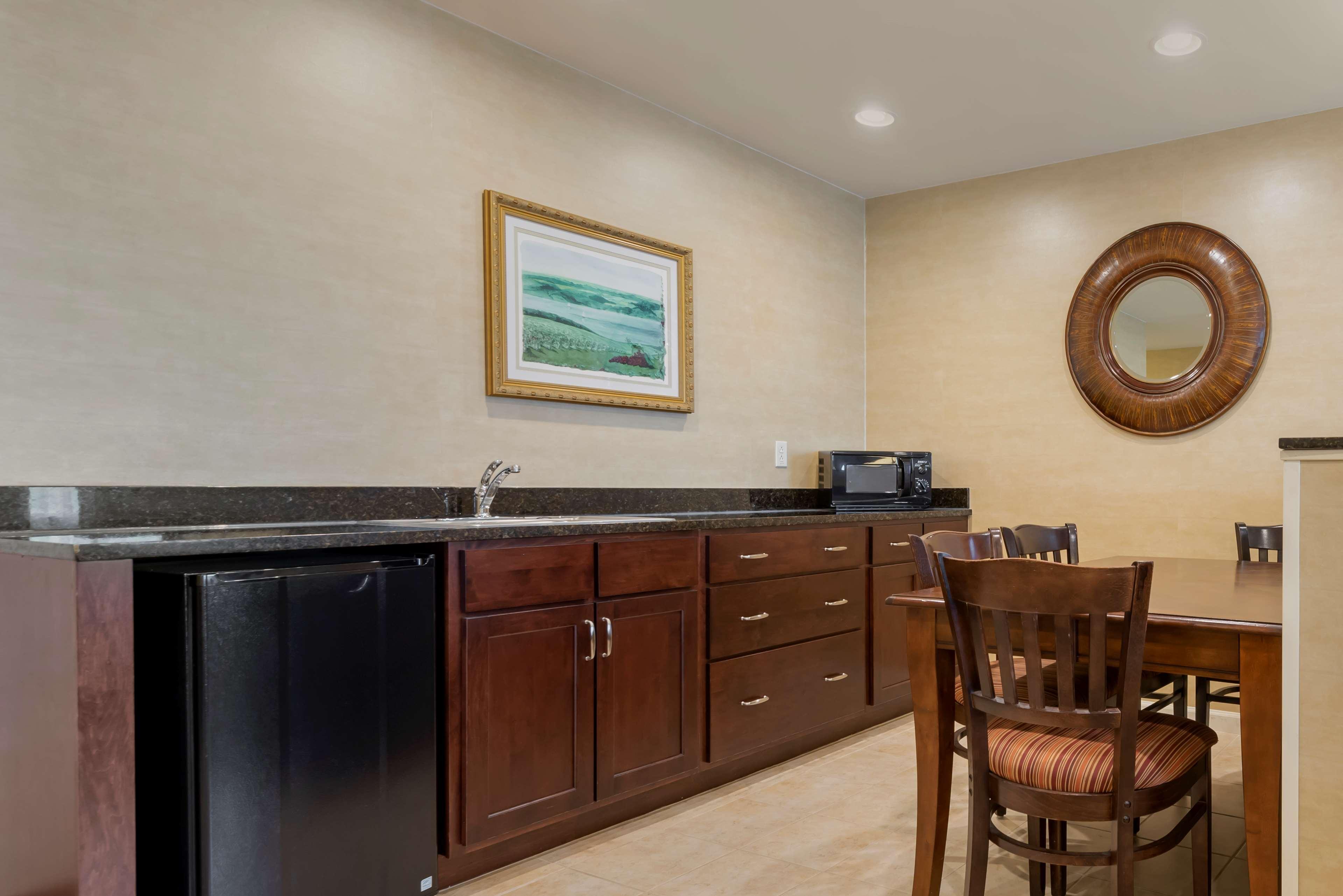 Suite Deluxe King Bed