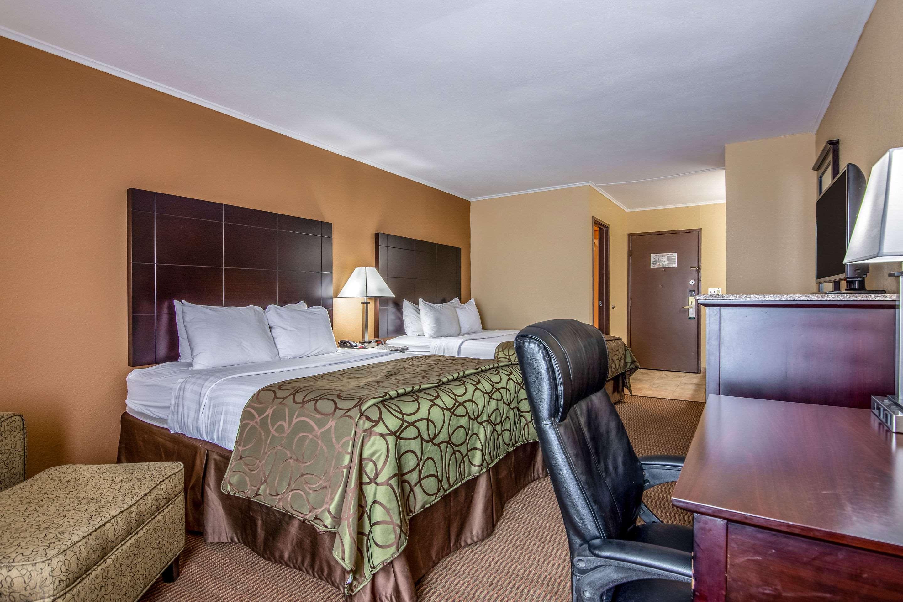 Quadruple Two Queen Beds