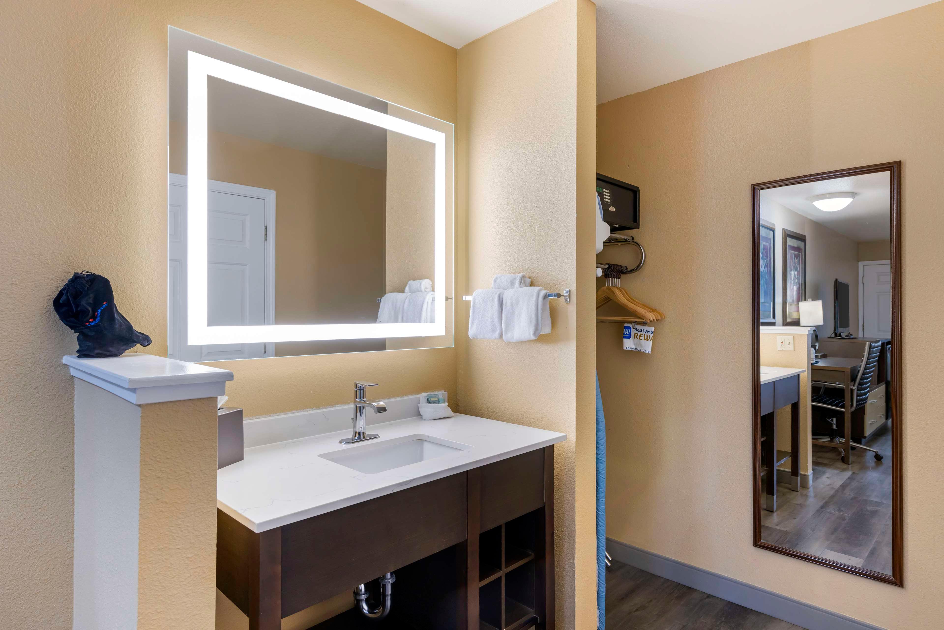 Quadruple Two Queen Beds Non Smoking