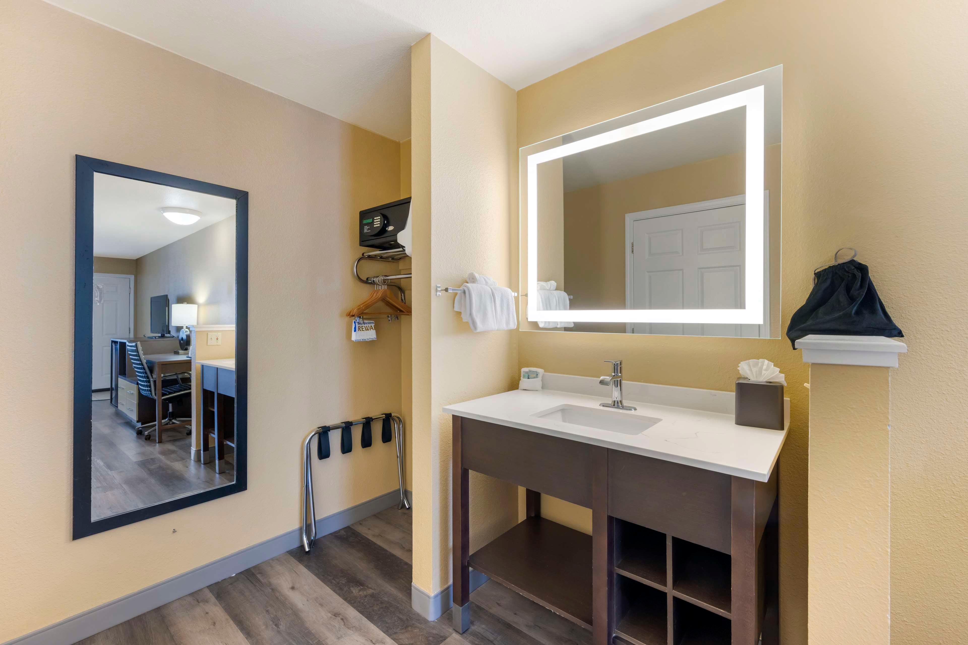 Suite King Bed Non Smoking