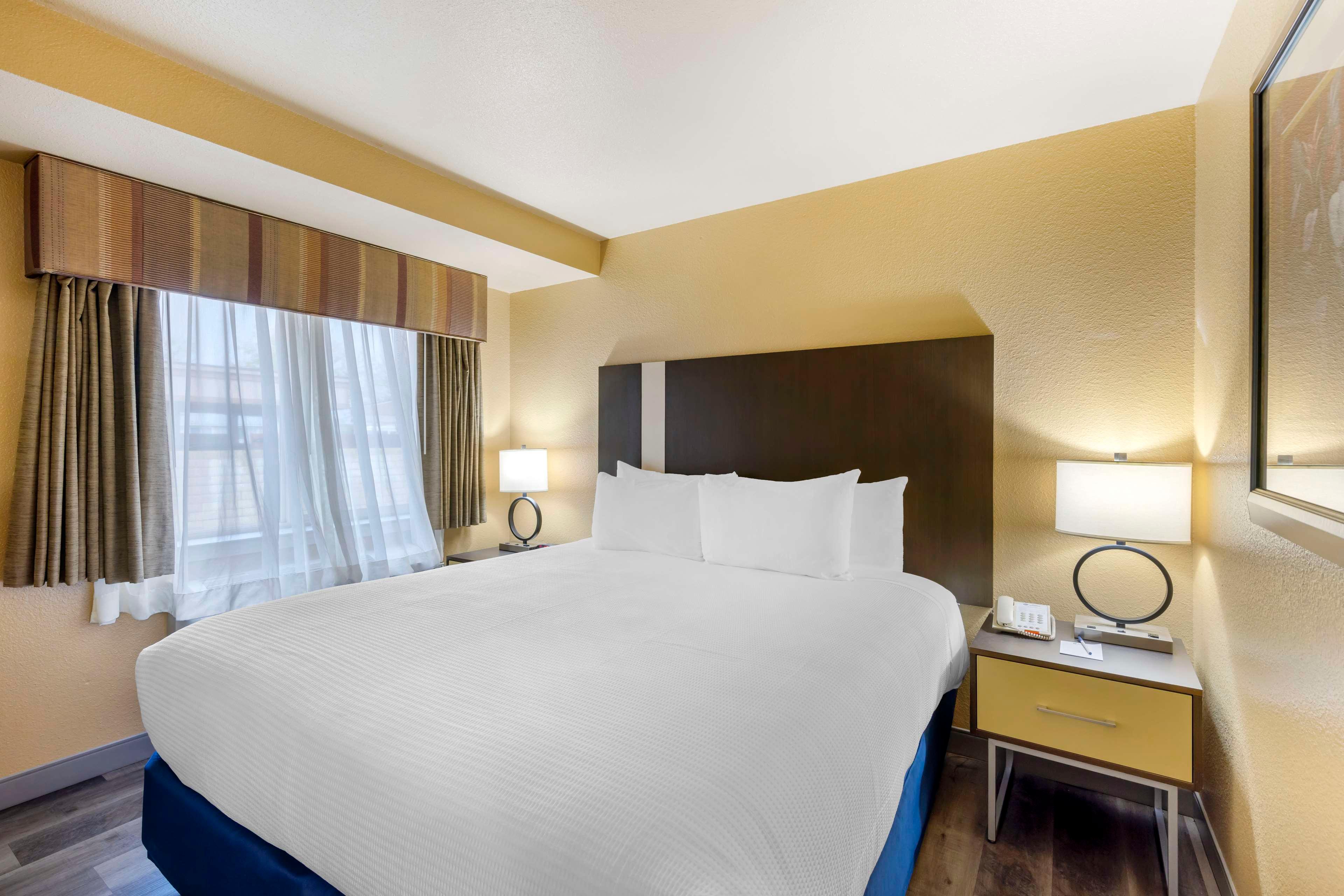 Suite Two Queen Beds Non Smoking