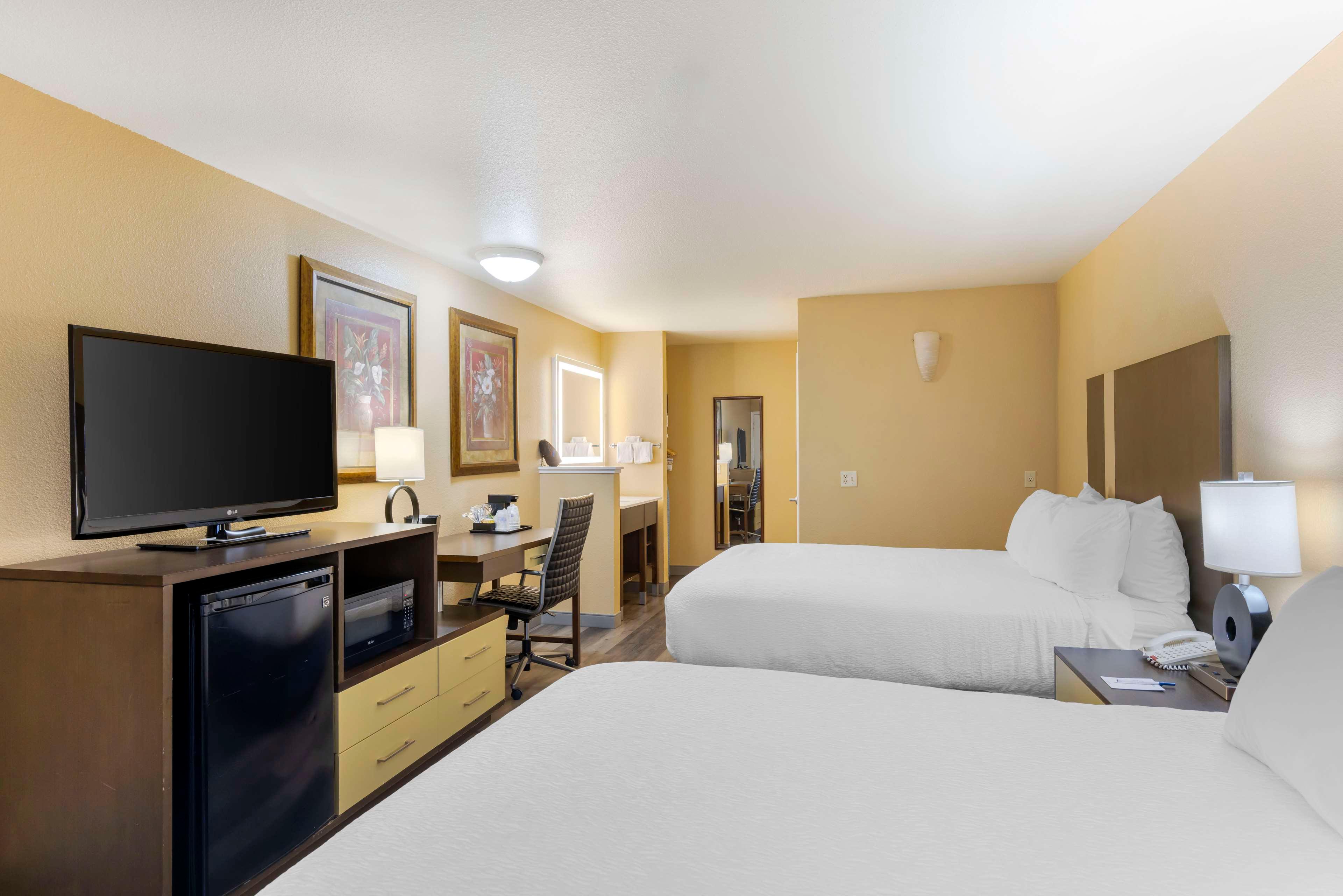 Quadruple Two Queen Beds