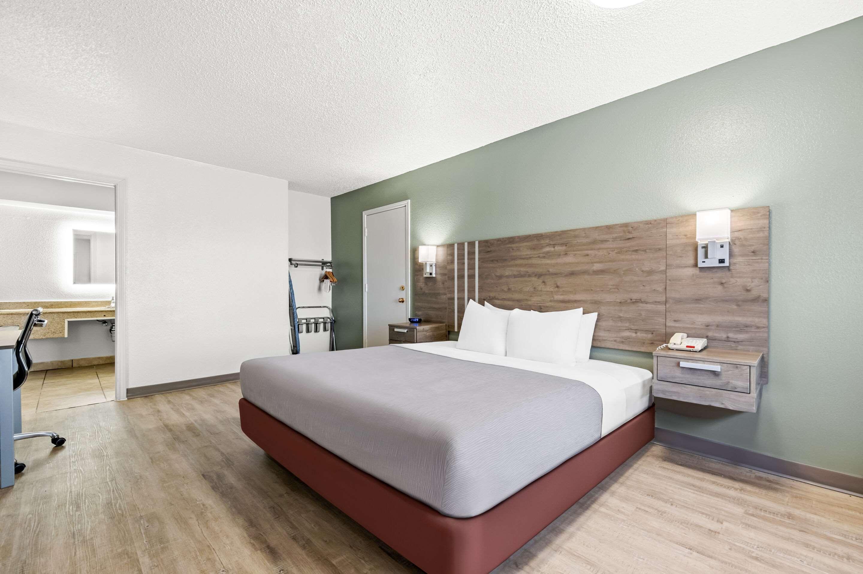 Double King Bed Non Smoking