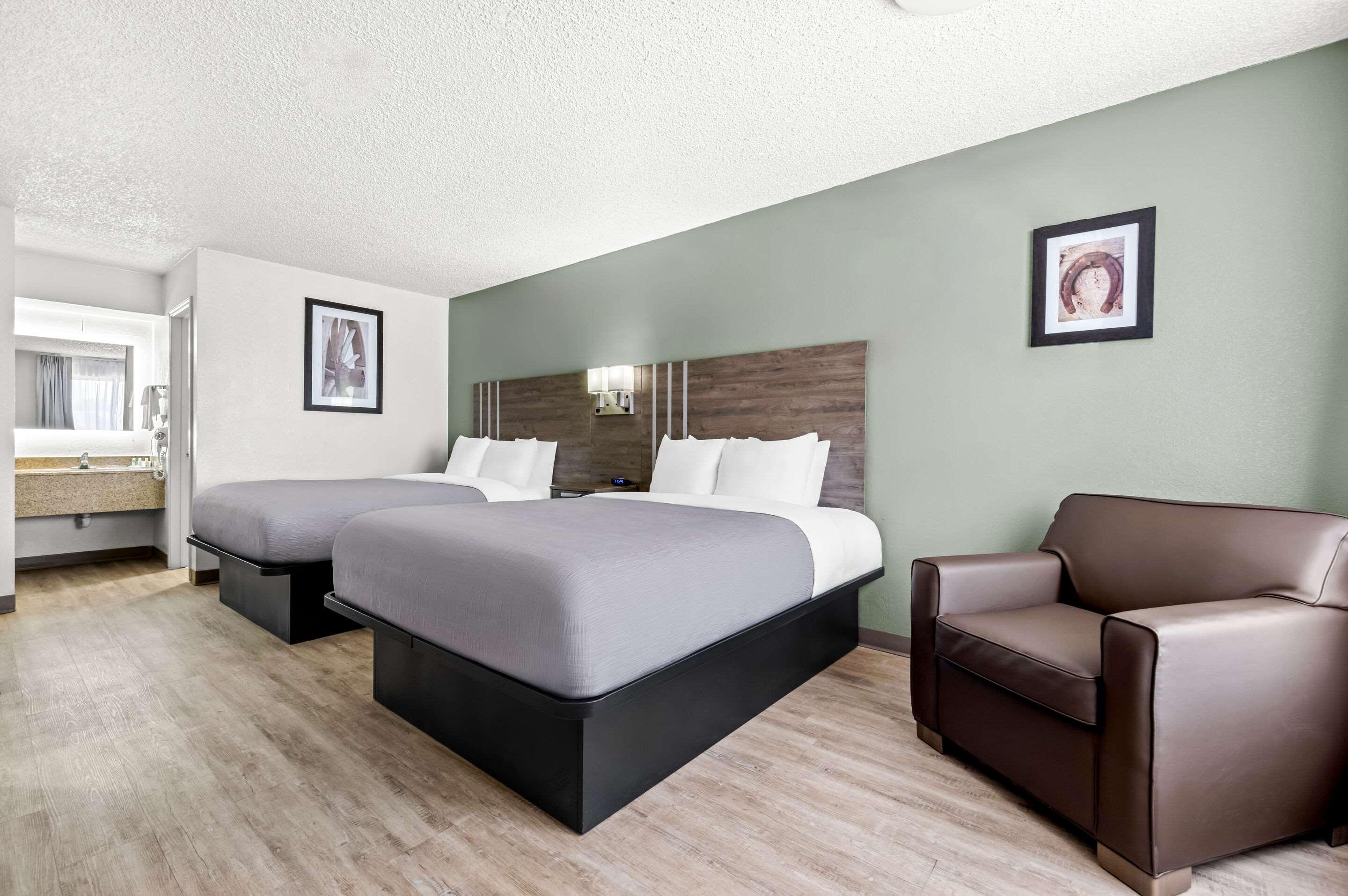 Double Two Queen Beds Non Smoking