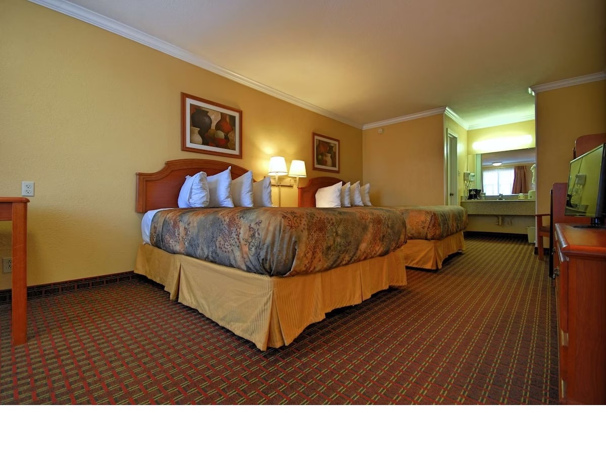 Room Two Queen Beds
