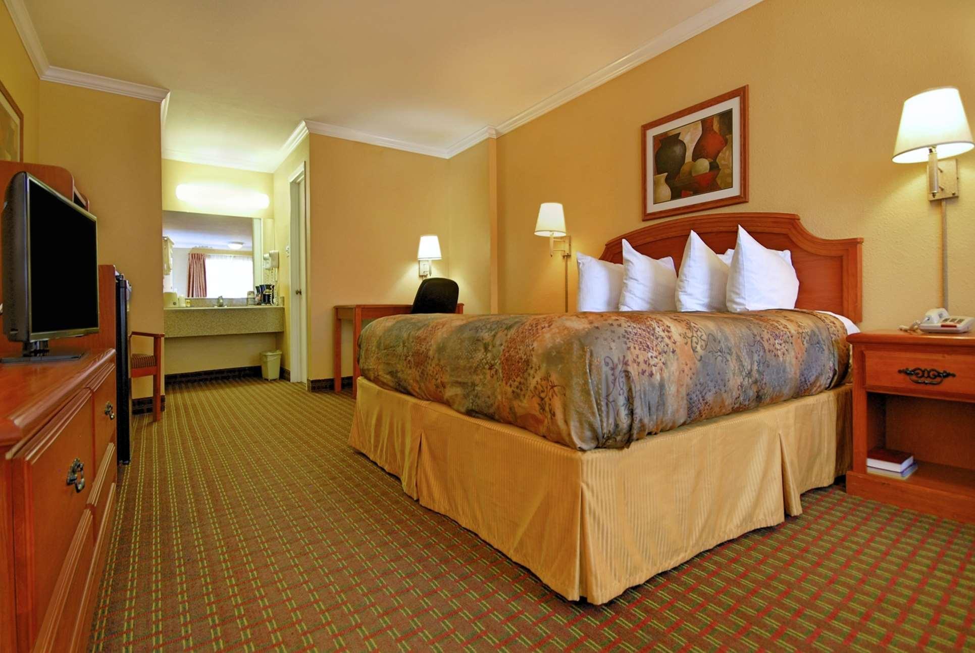 Room Accessible King Size Bed