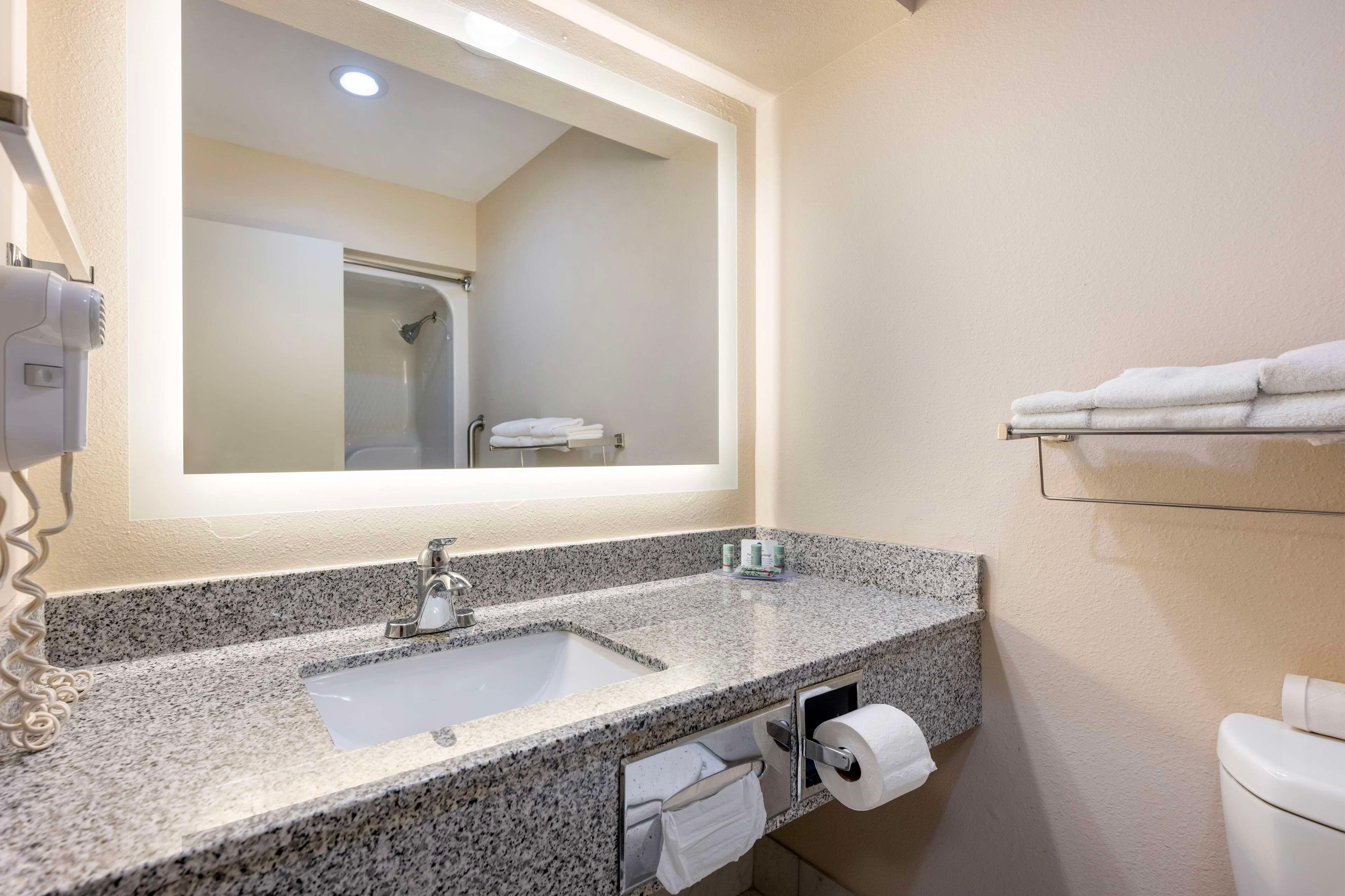 Quadruple Two Queen Beds Non Smoking