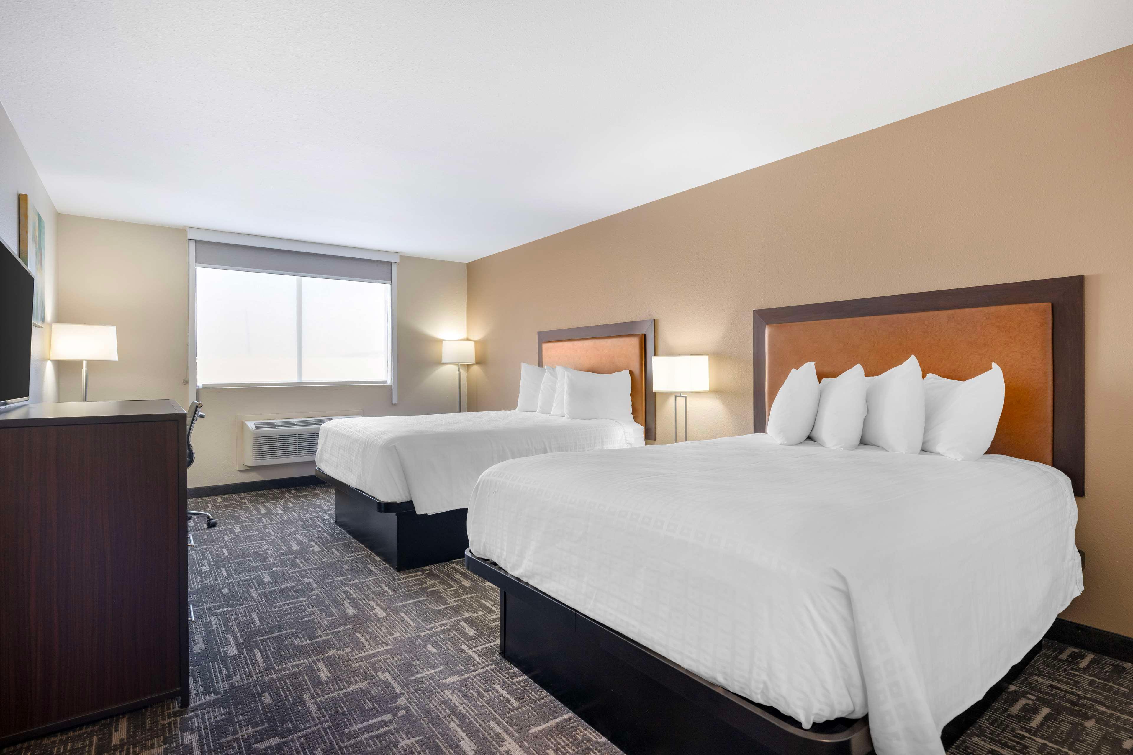 Quadruple Two Queen Beds Smoking