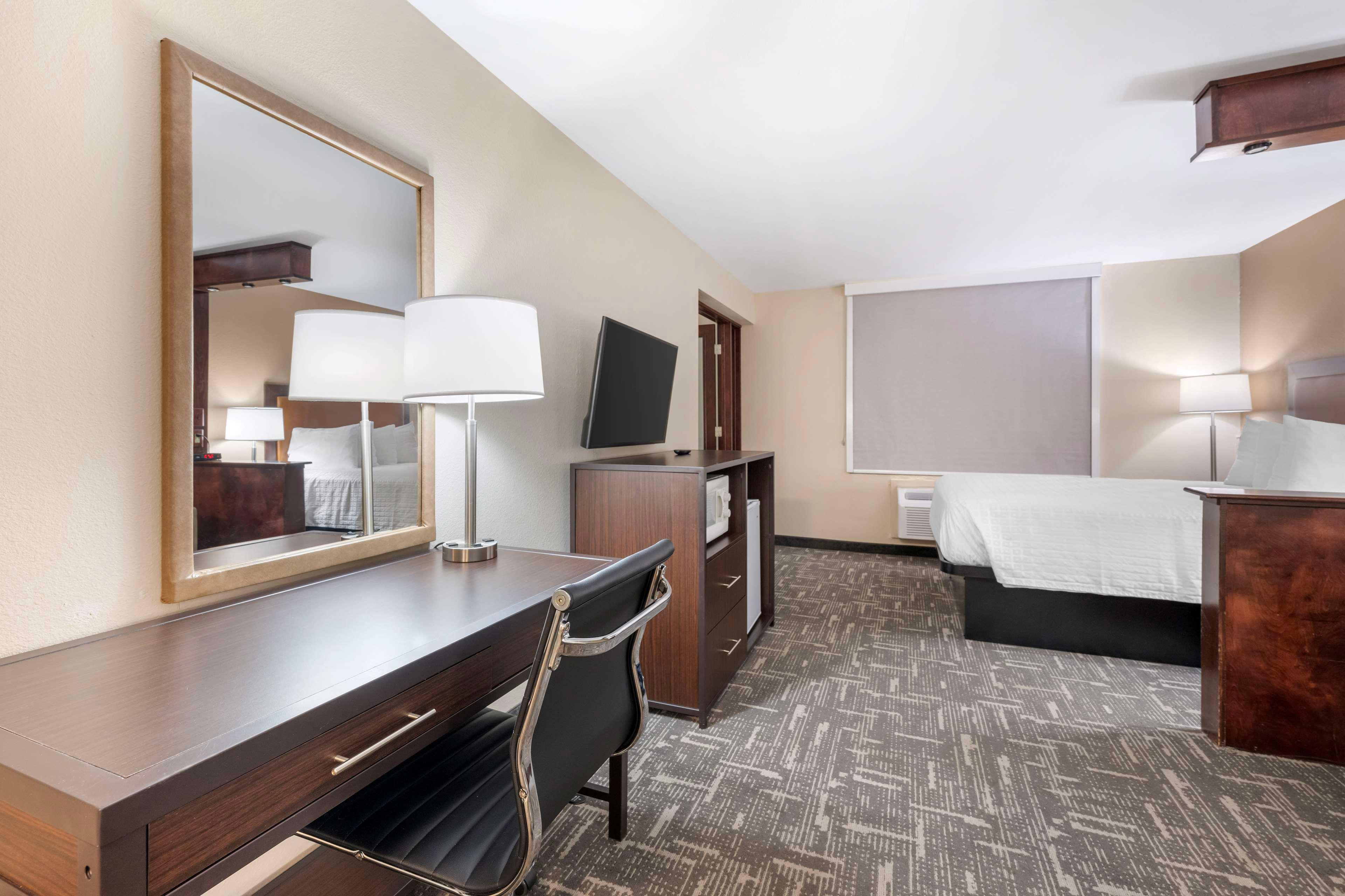 Suite Queen Bed Non Smoking