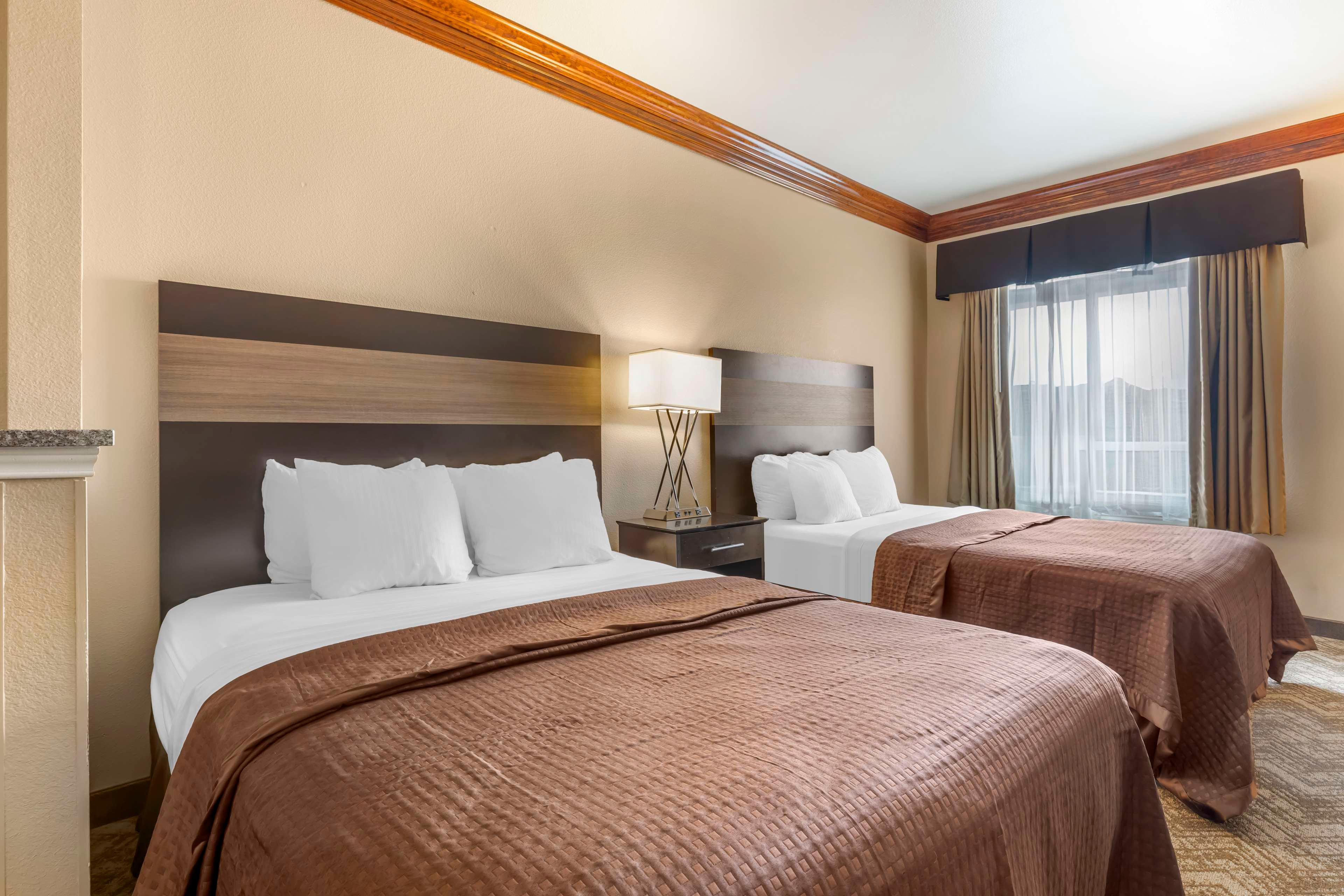 Suite Two Queen Beds Non Smoking