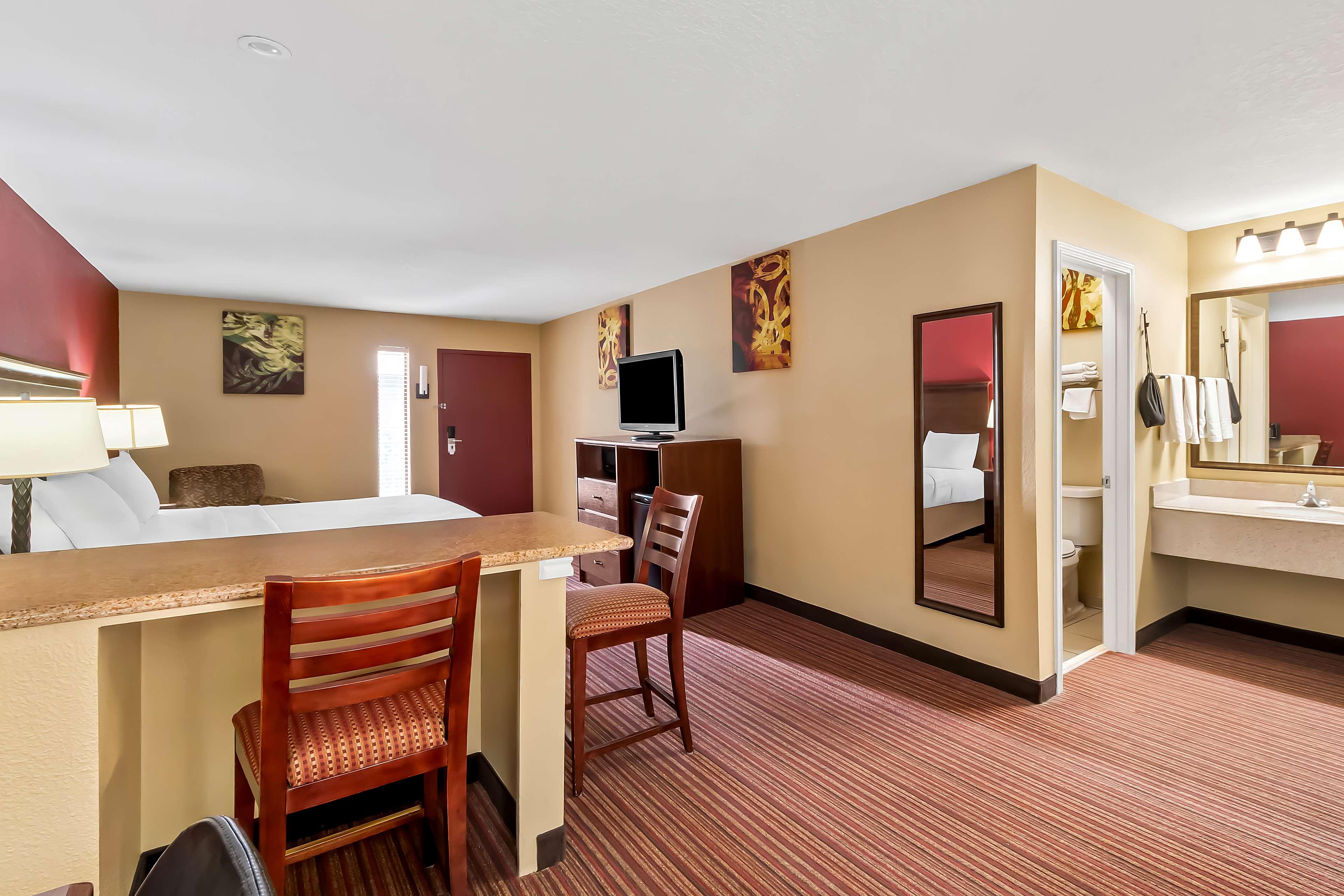 Suite Two Queen Beds Non Smoking