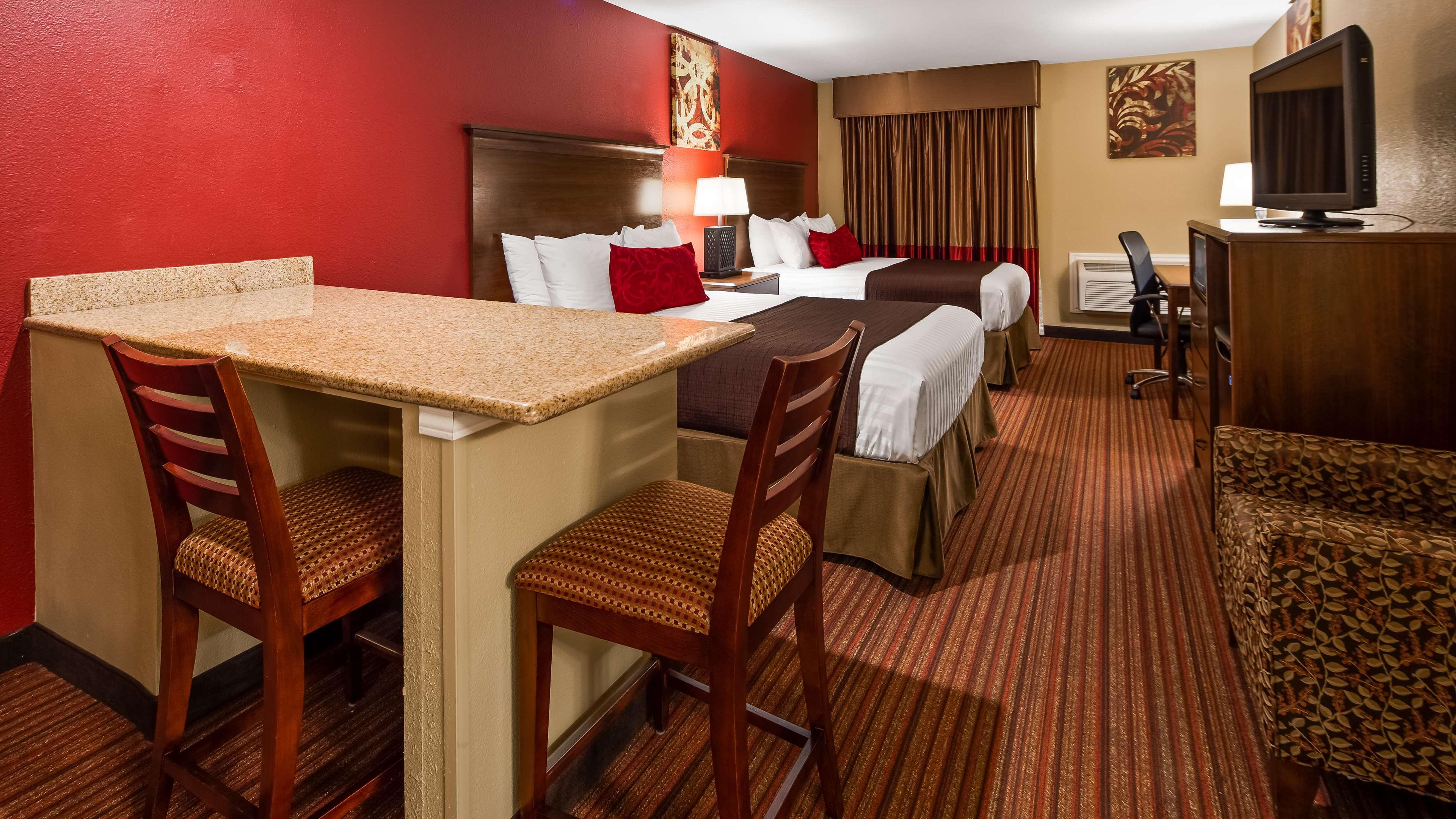 Suite Two Queen Beds Non Smoking