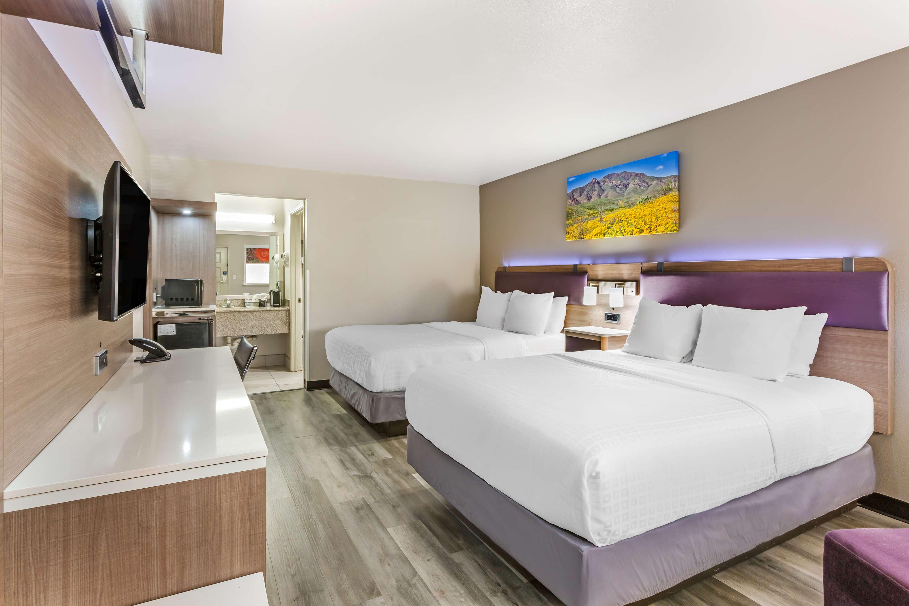 Quadruple Two Queen Beds Non Smoking