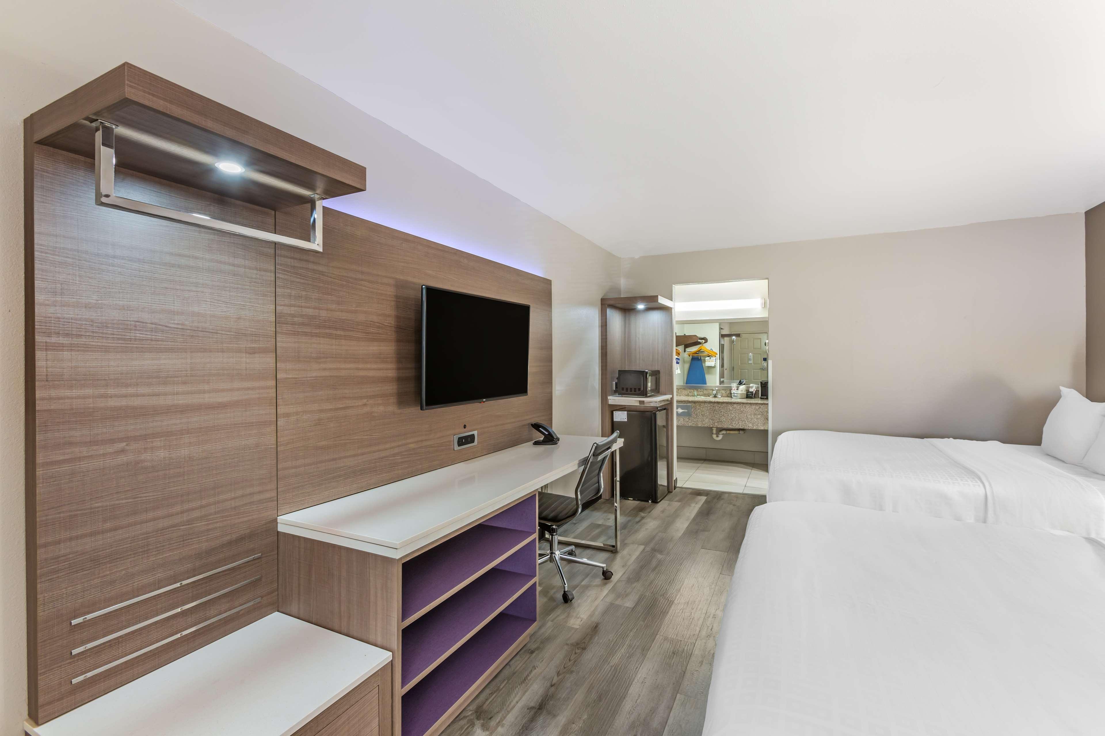 Quadruple Two Queen Beds Non Smoking