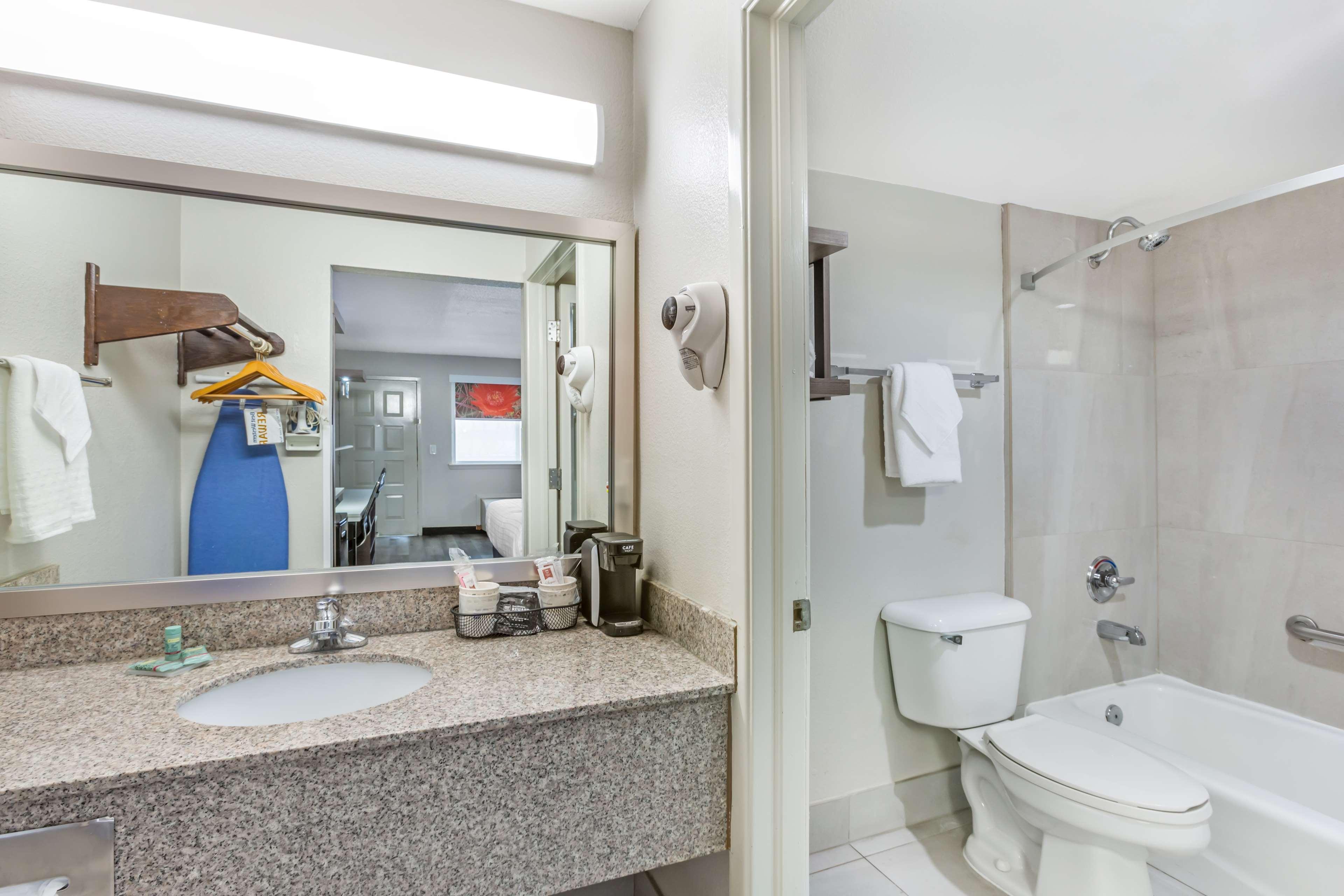 Double King Bed Non Smoking