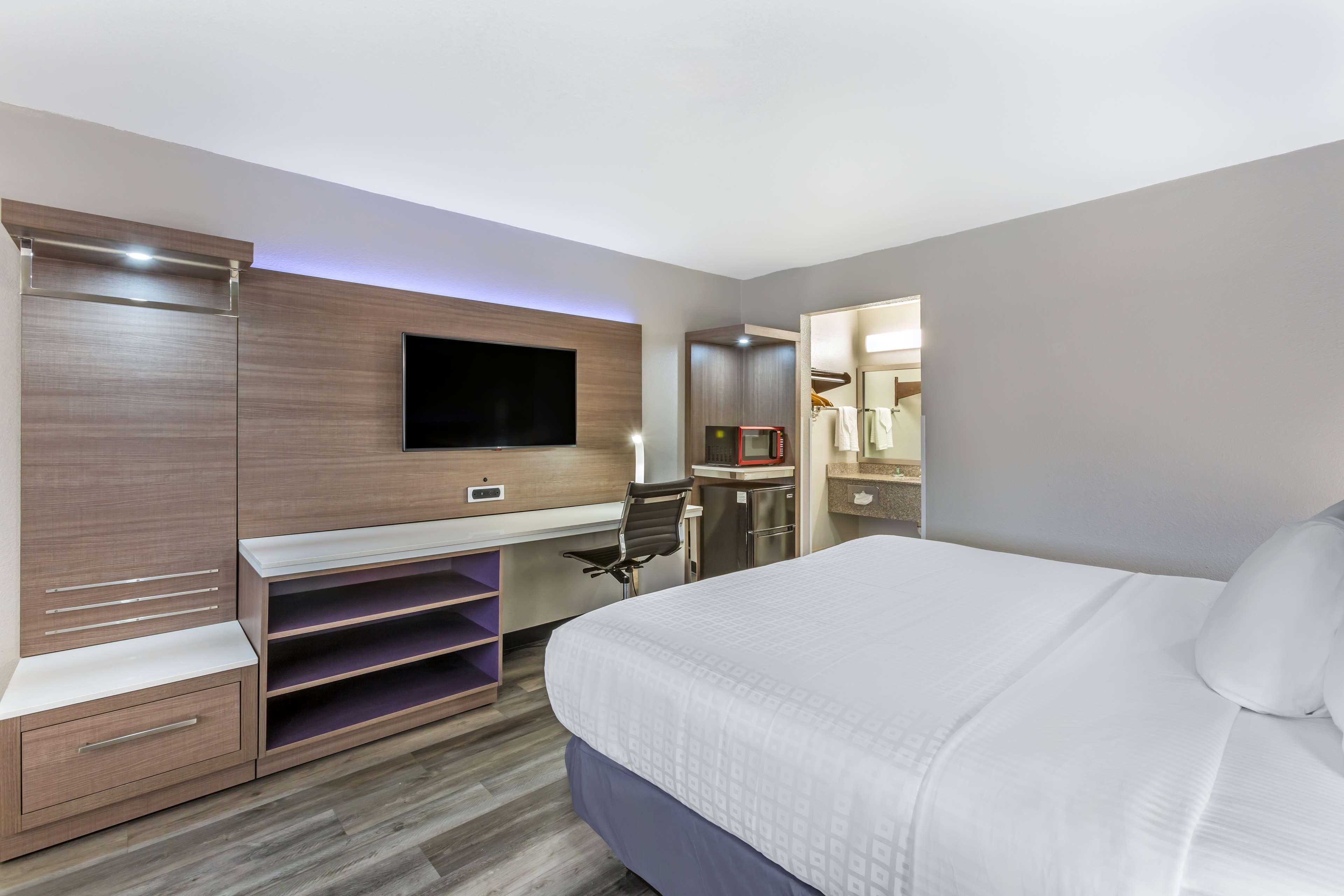 Double King Bed Non Smoking