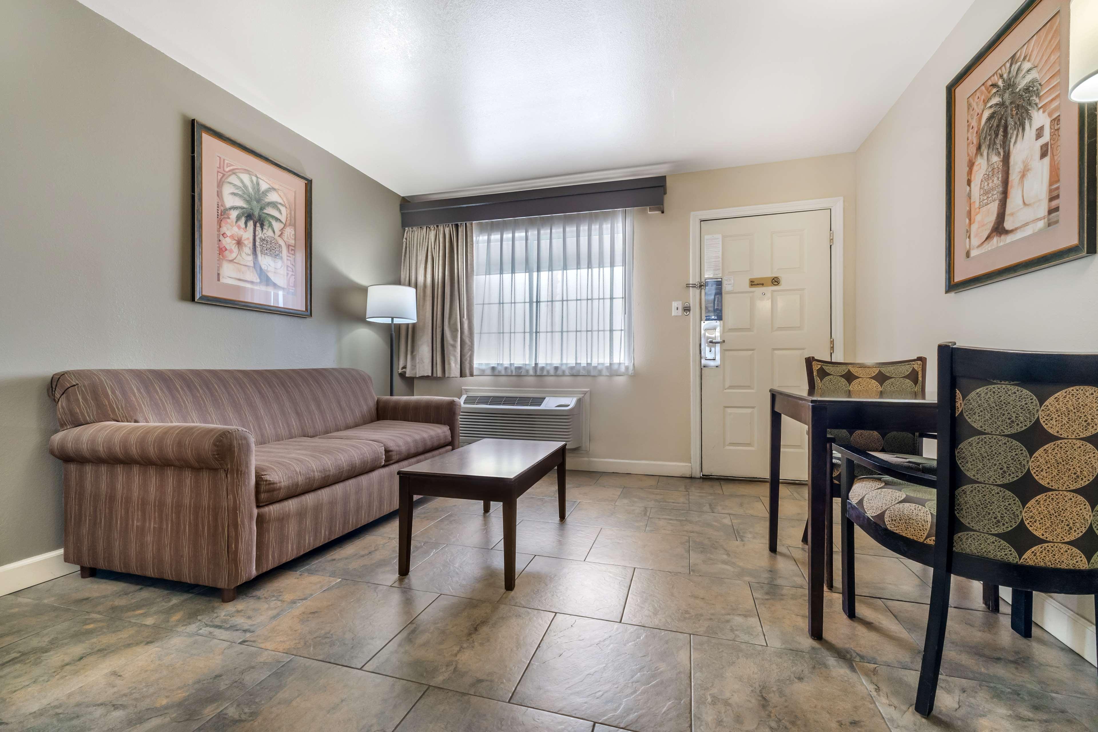 Room King Bed Non Smoking