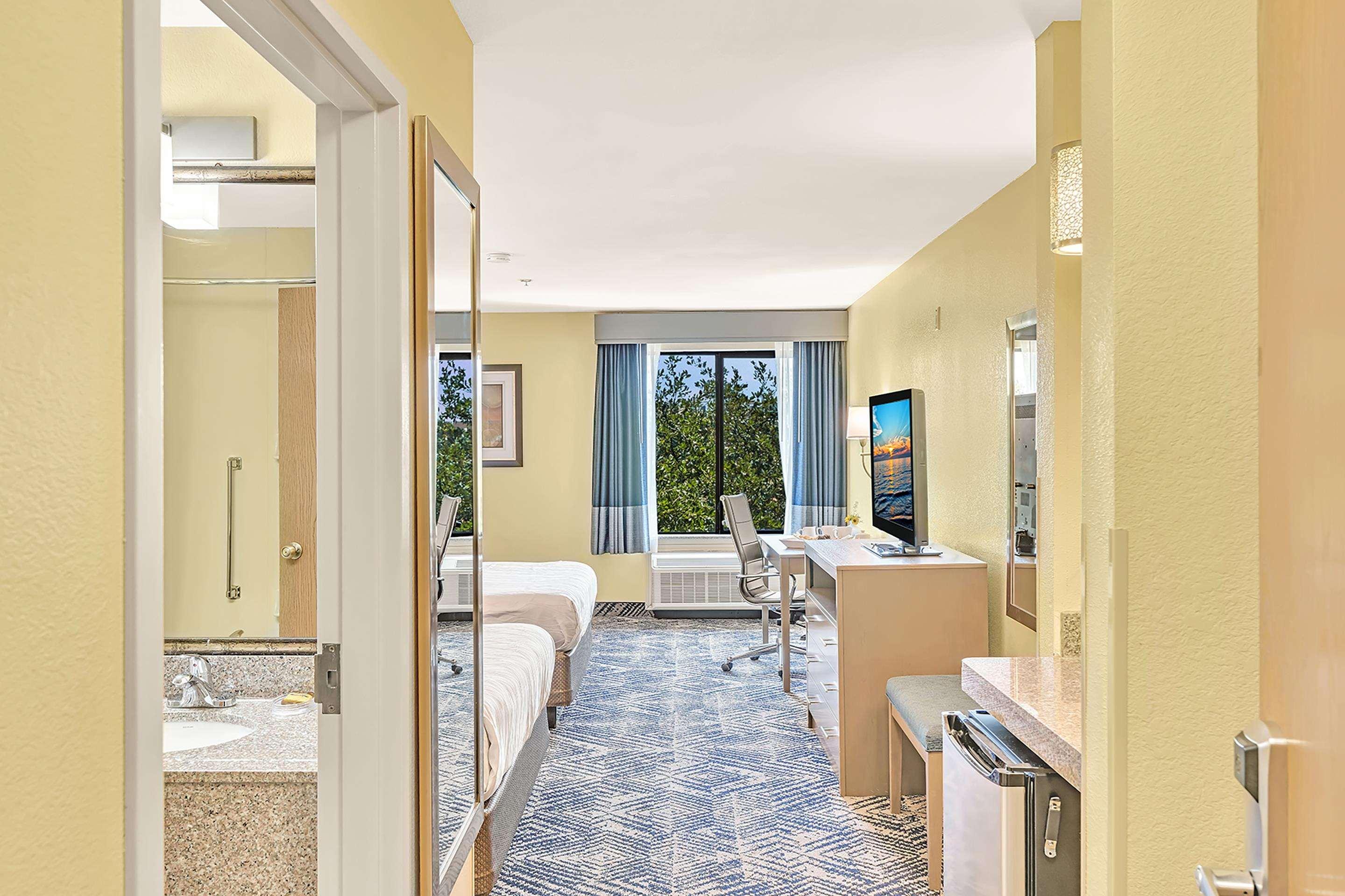 Quadruple Two Queen Beds Non Smoking