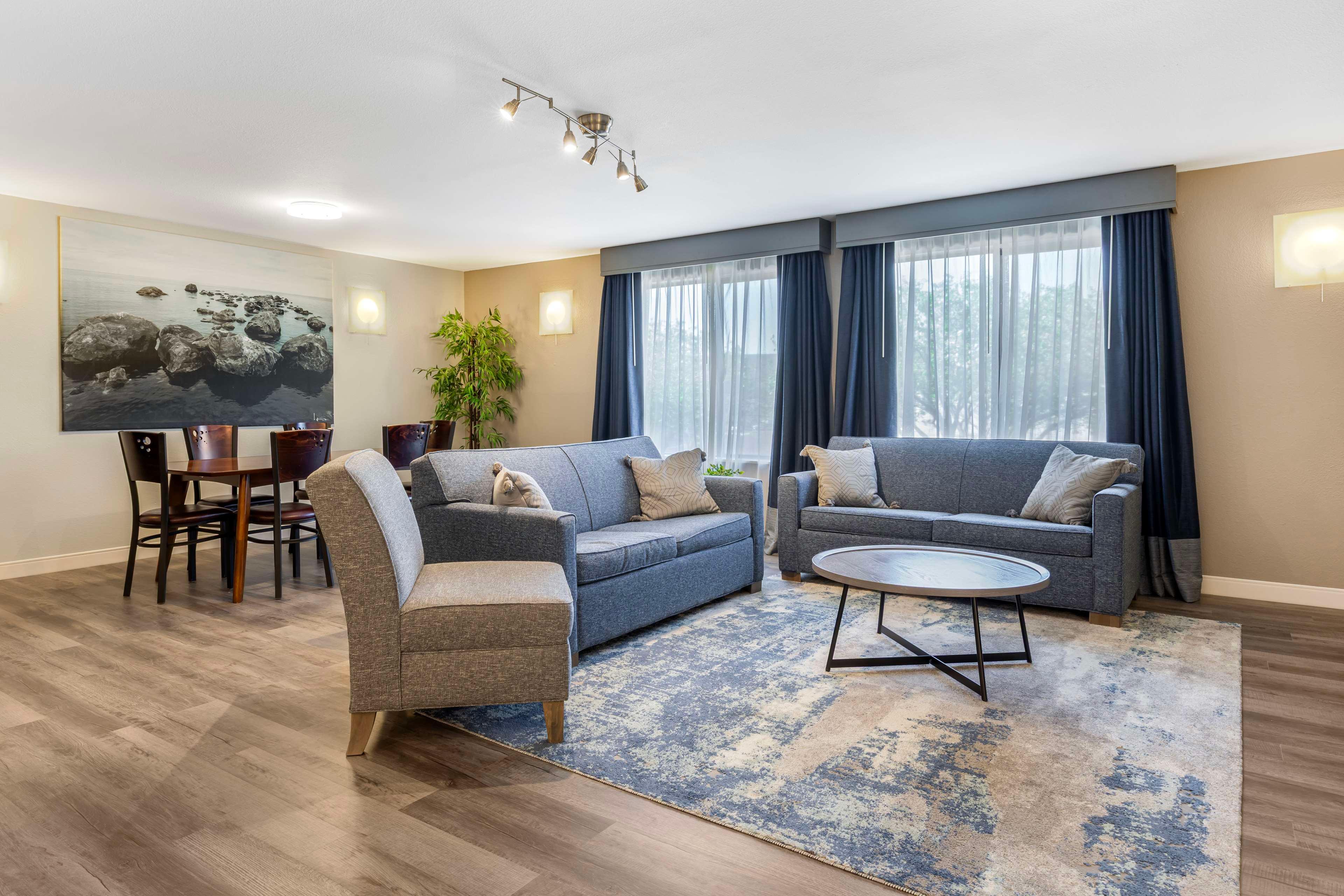 Suite Two Queen Beds