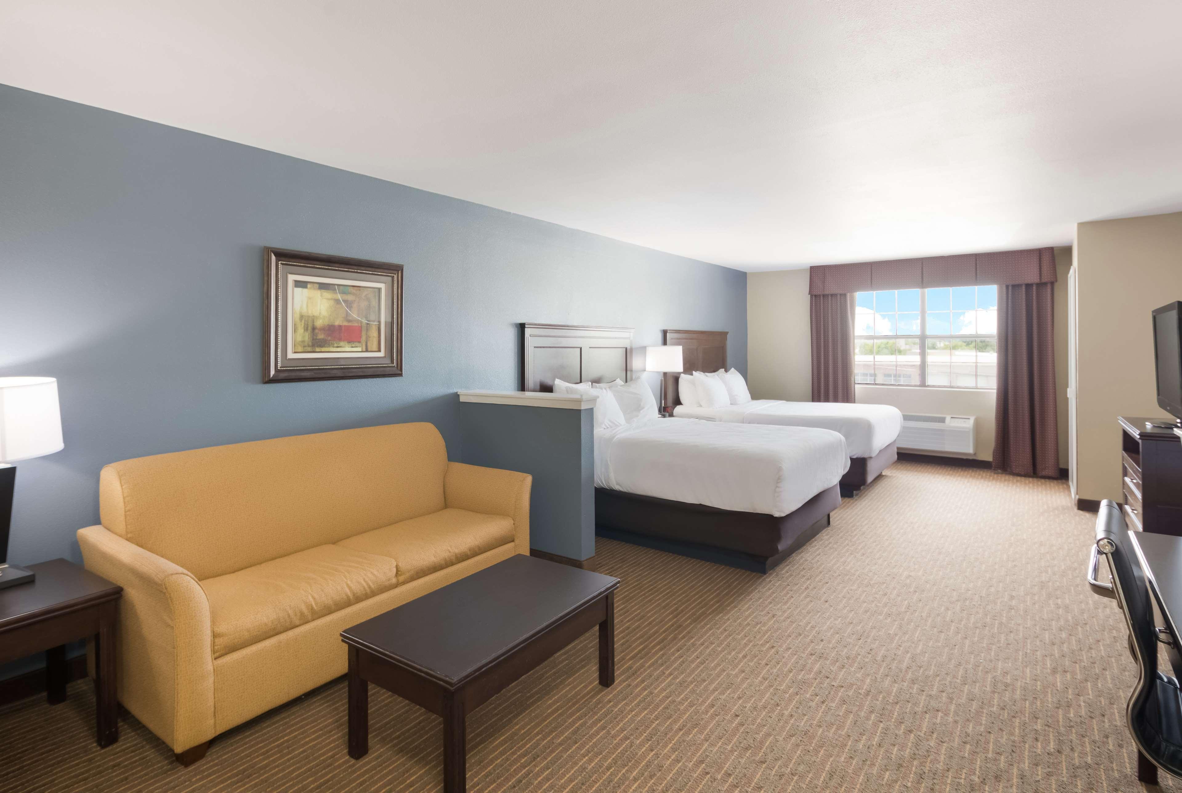 Suite Two Queen Beds