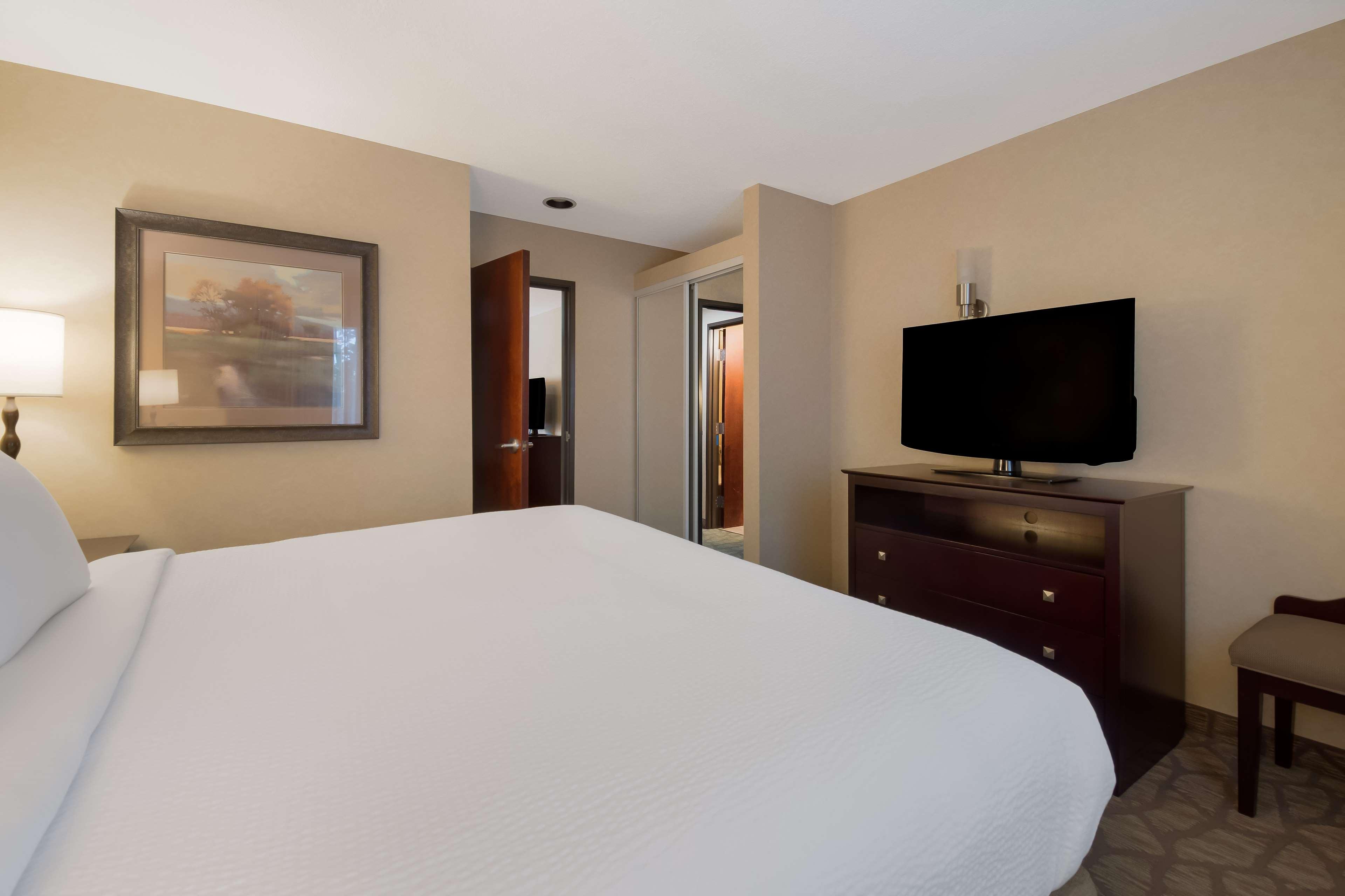 Suite King Size Bed