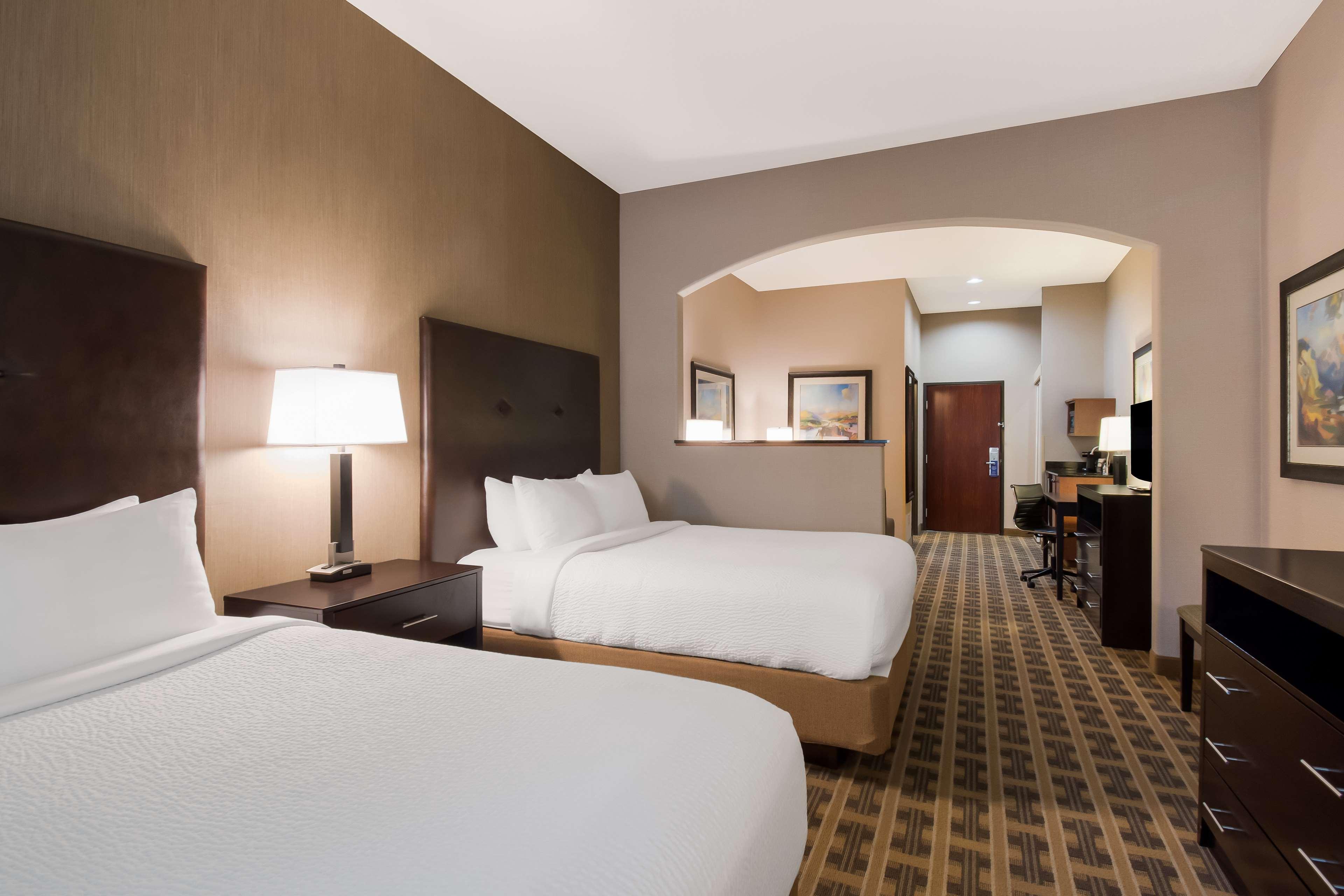 Suite Two Queen Beds