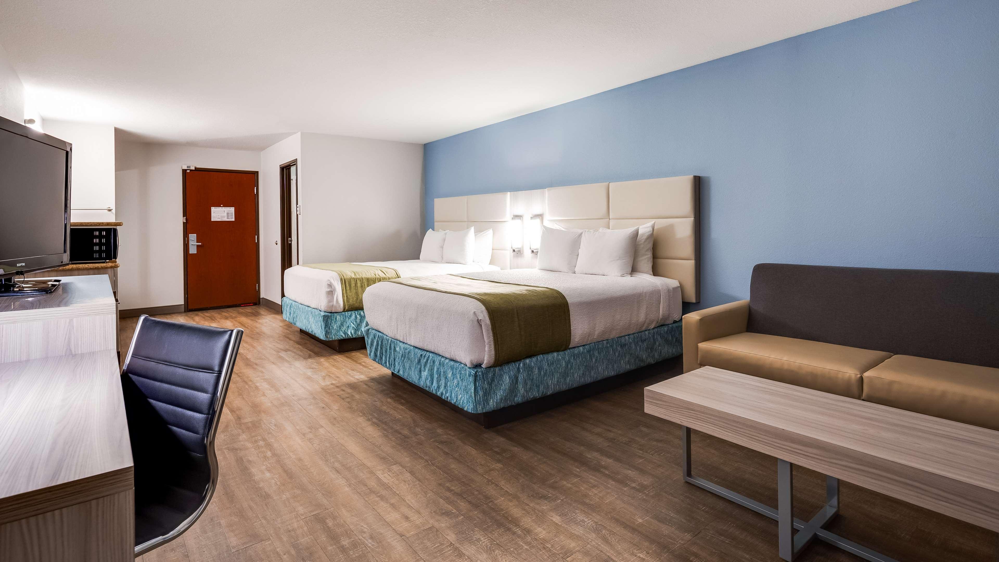 Quadruple Two Queen Beds Non Smoking