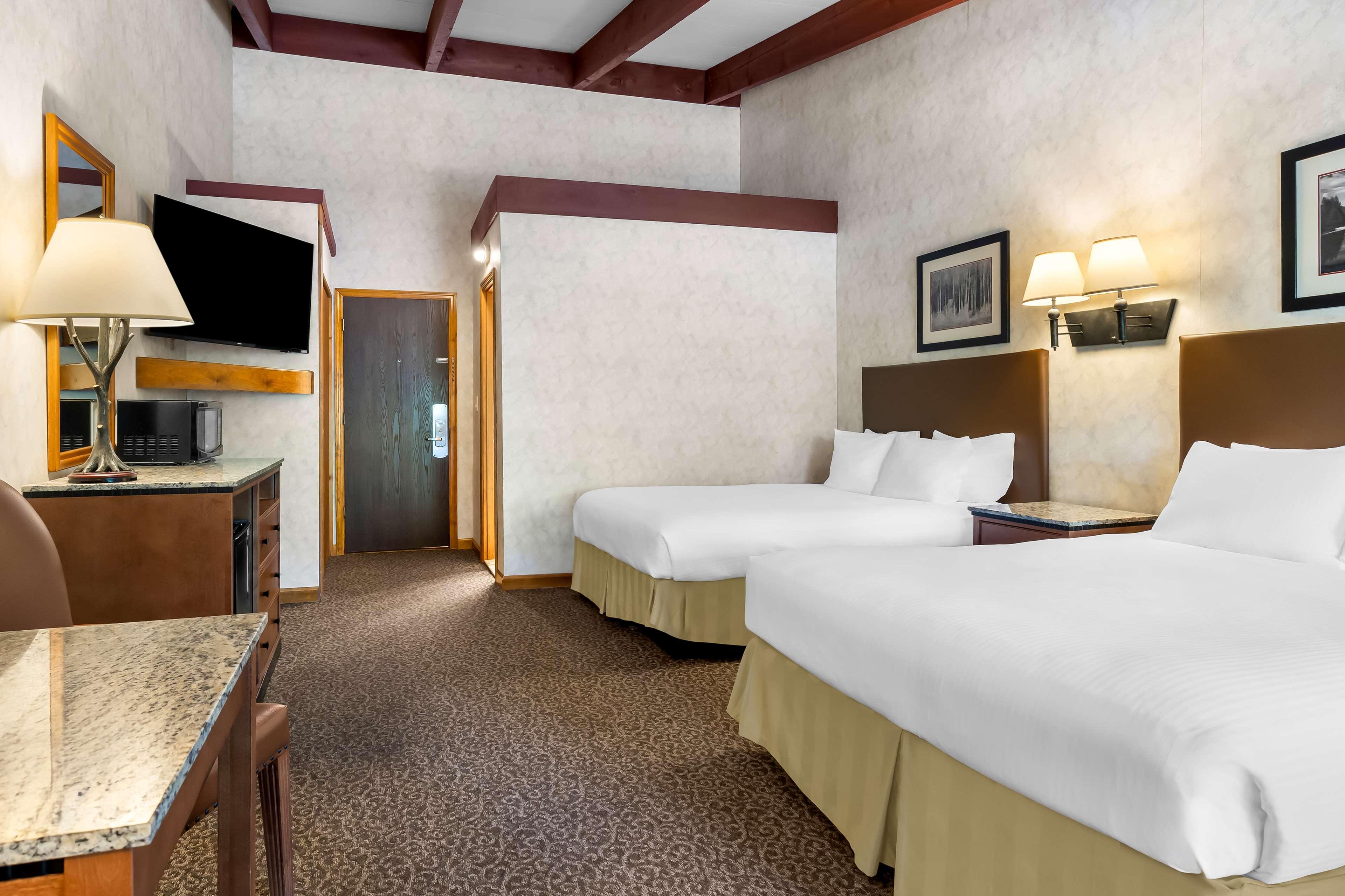 Quadruple Two Queen Beds