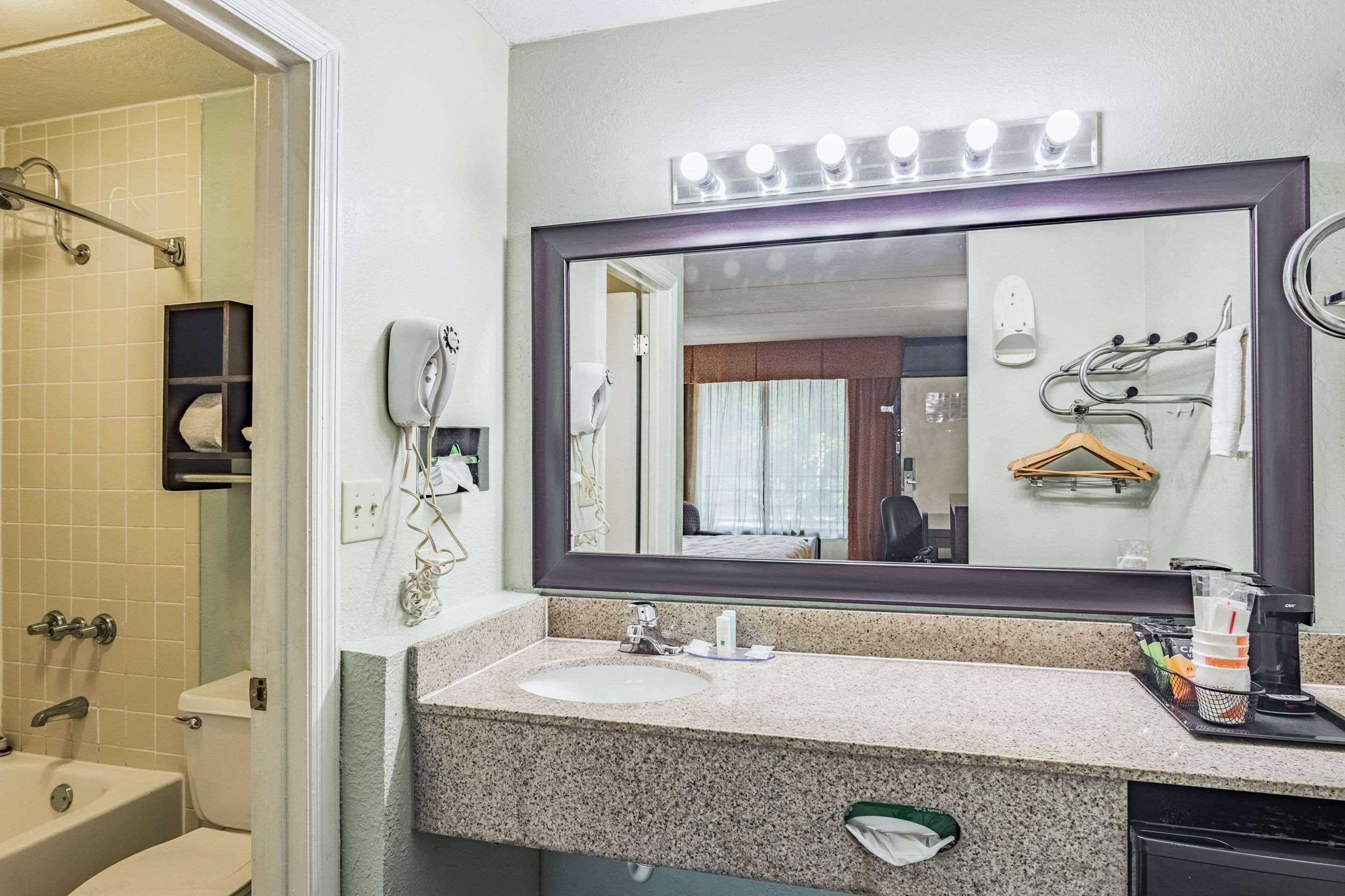 Double Queen Bed Non Smoking