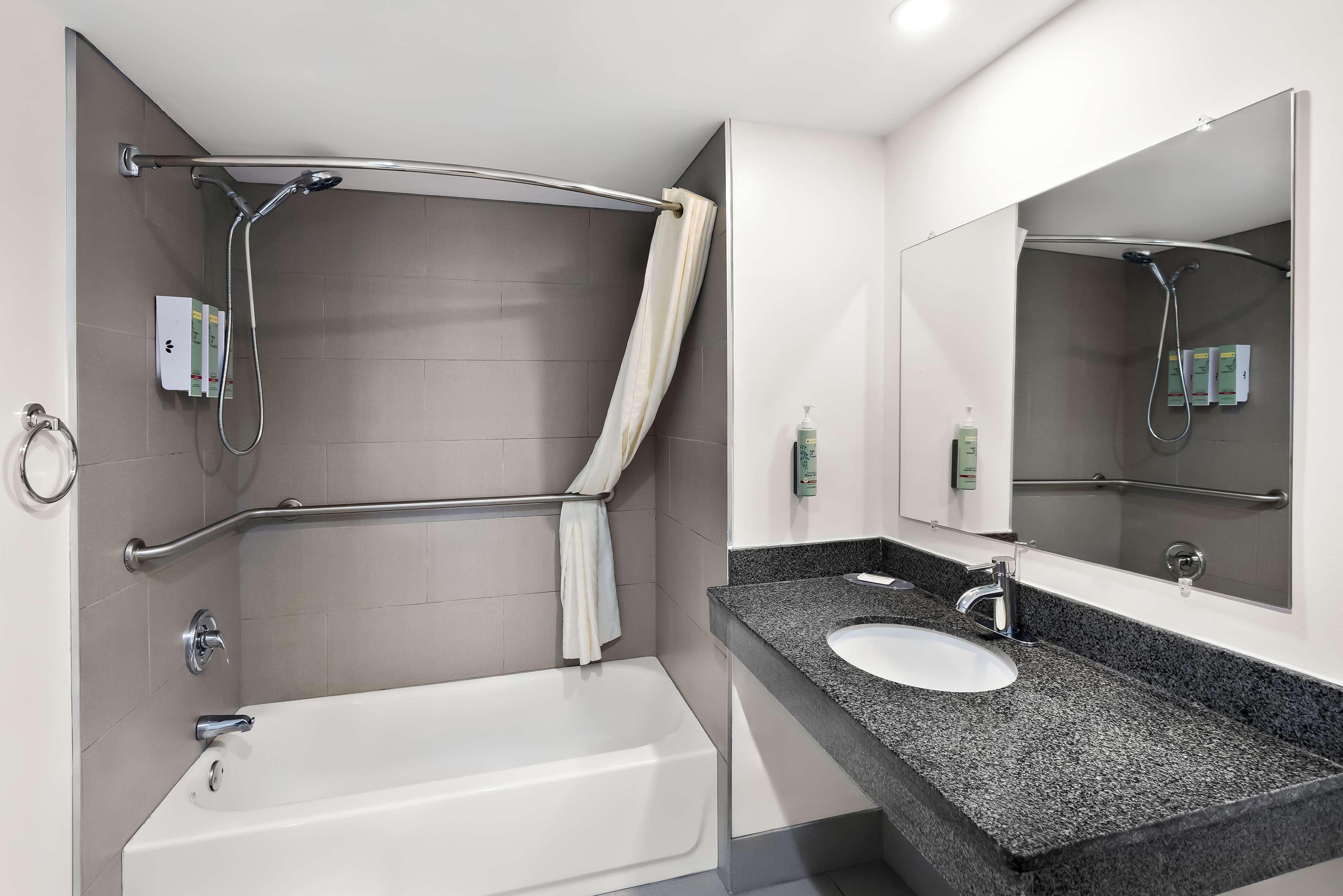 Room Accessible King Size Bed