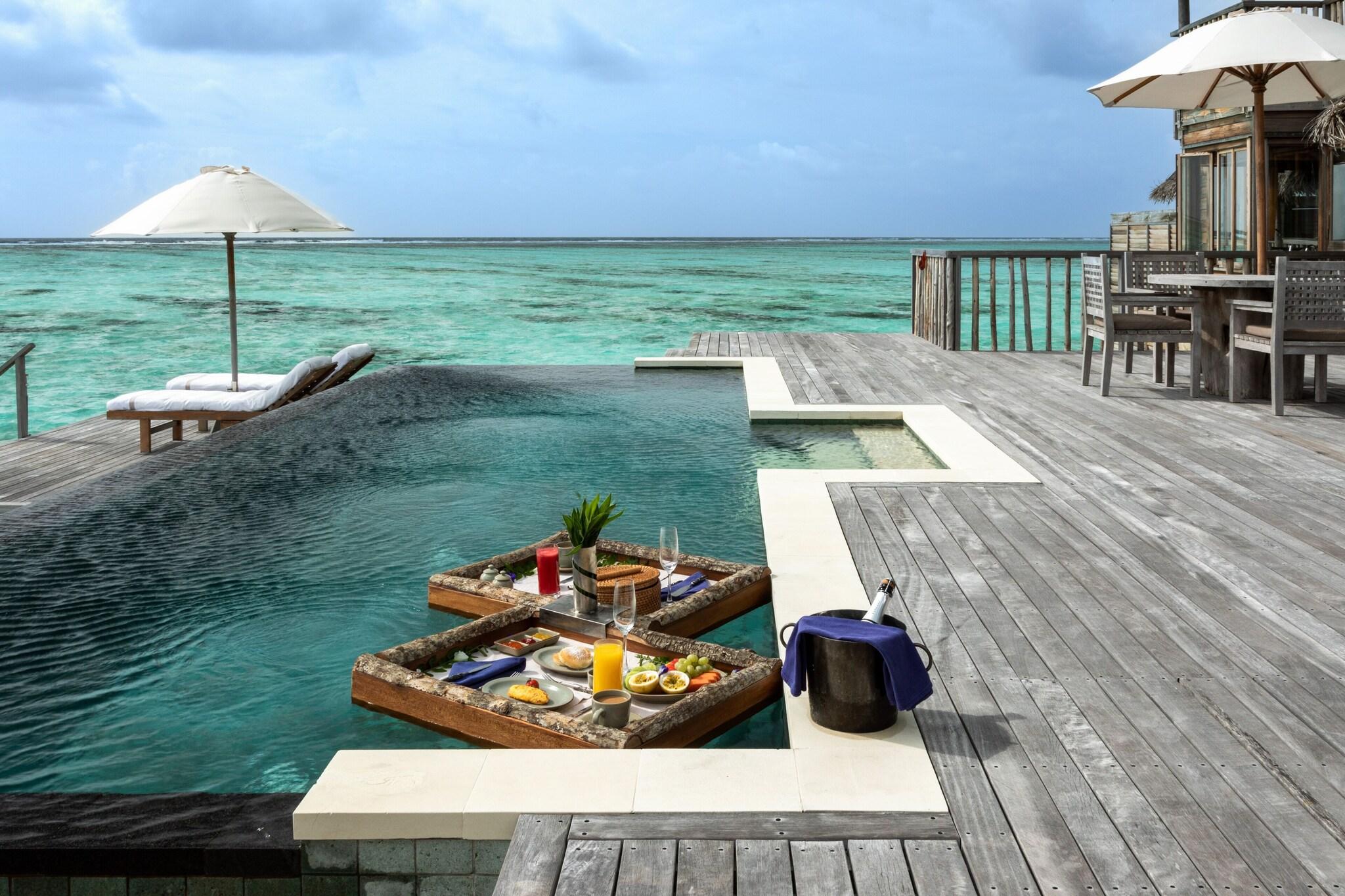 Suite Pool View King Bed