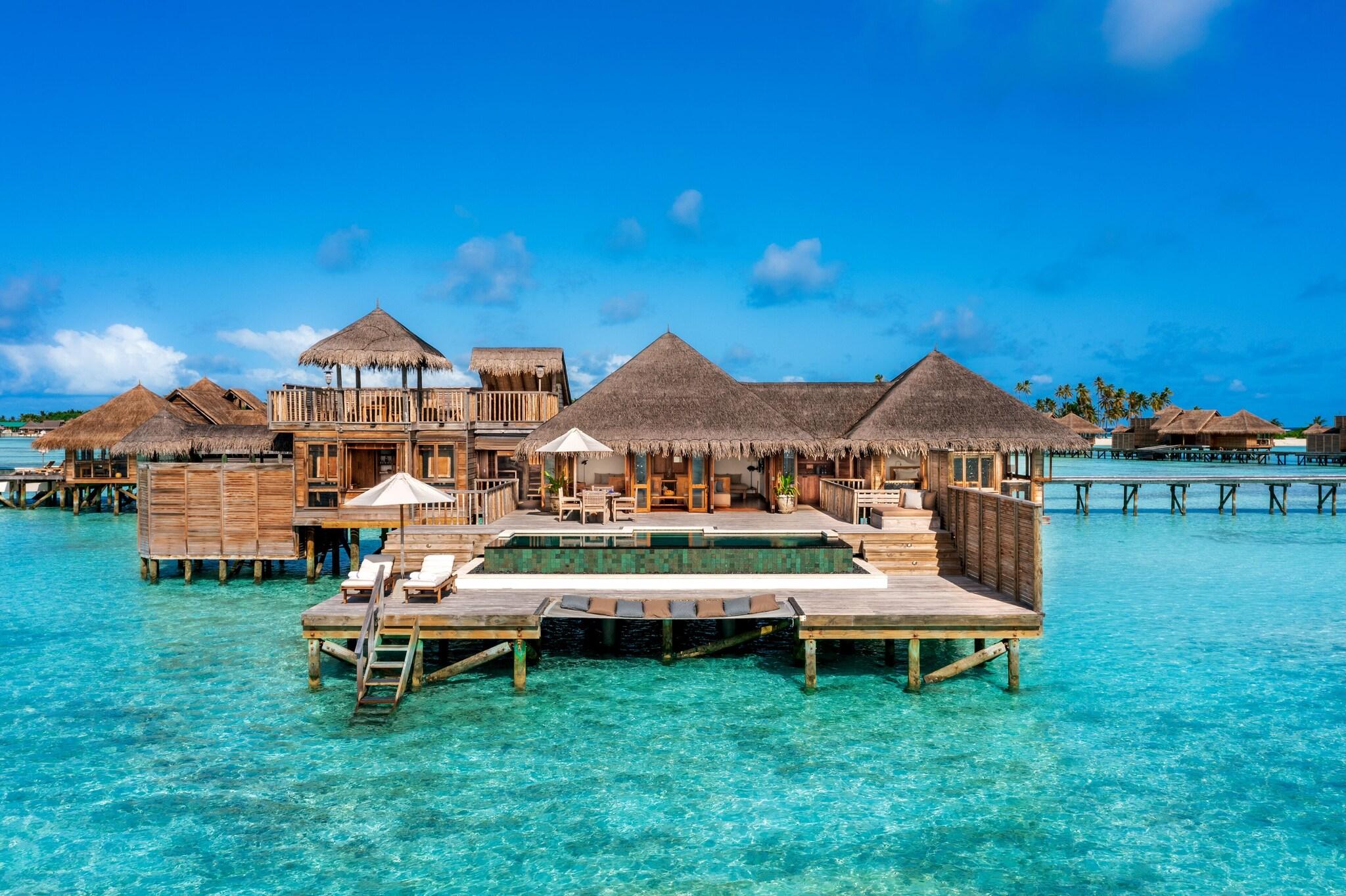 Suite Pool View King Bed