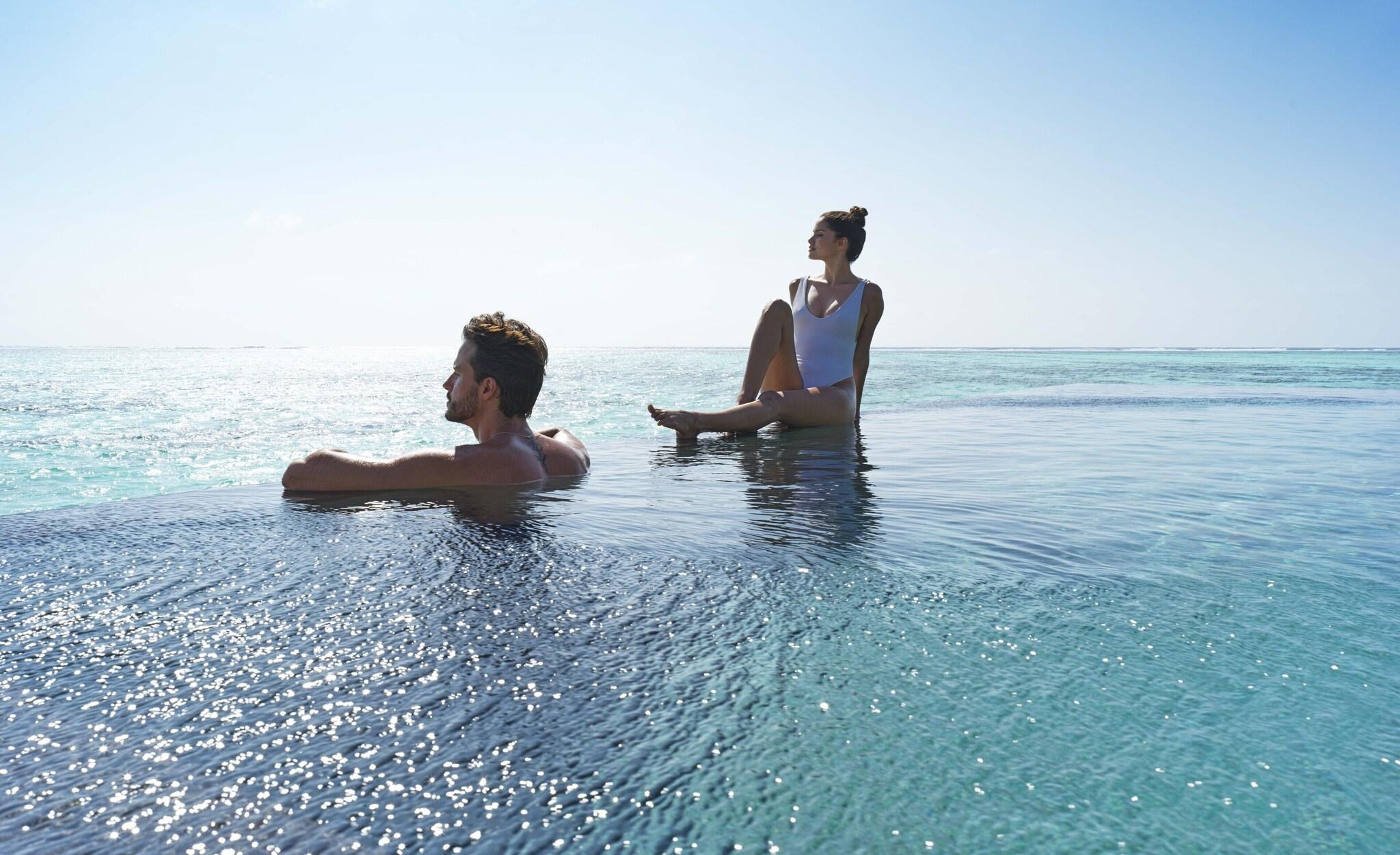 Suite Pool View King Bed