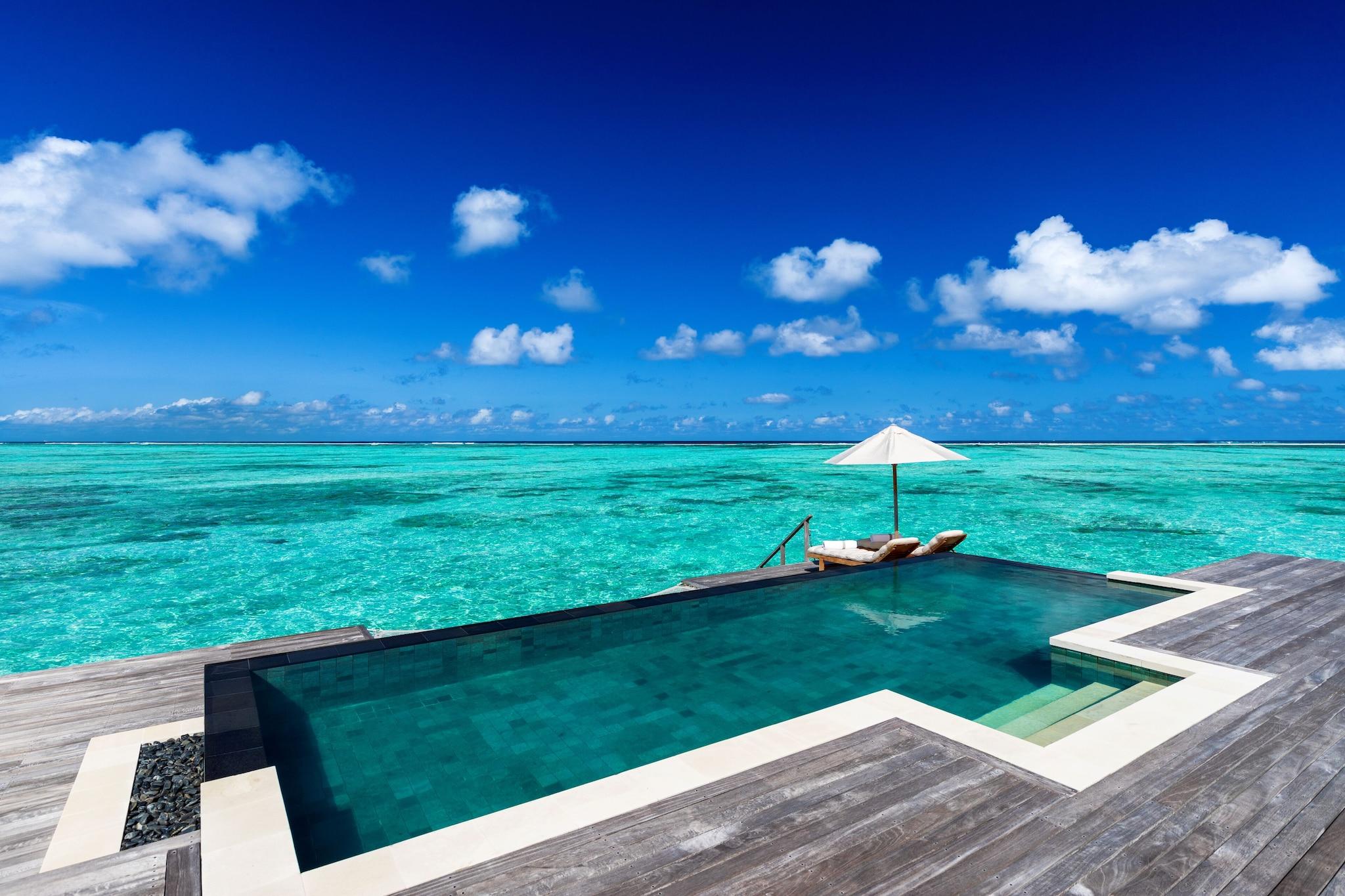 Suite Pool View King Bed