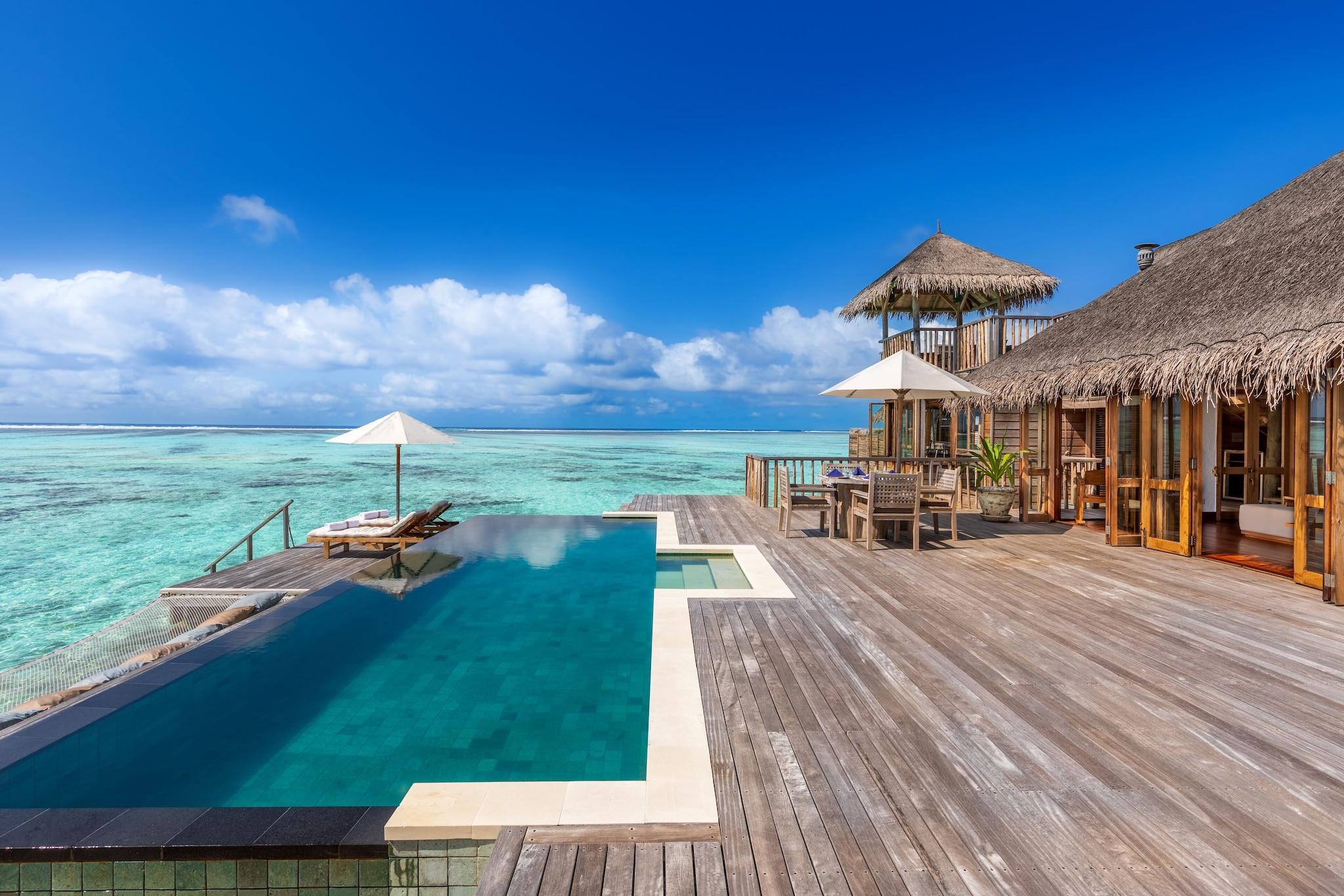 Suite Pool View King Bed