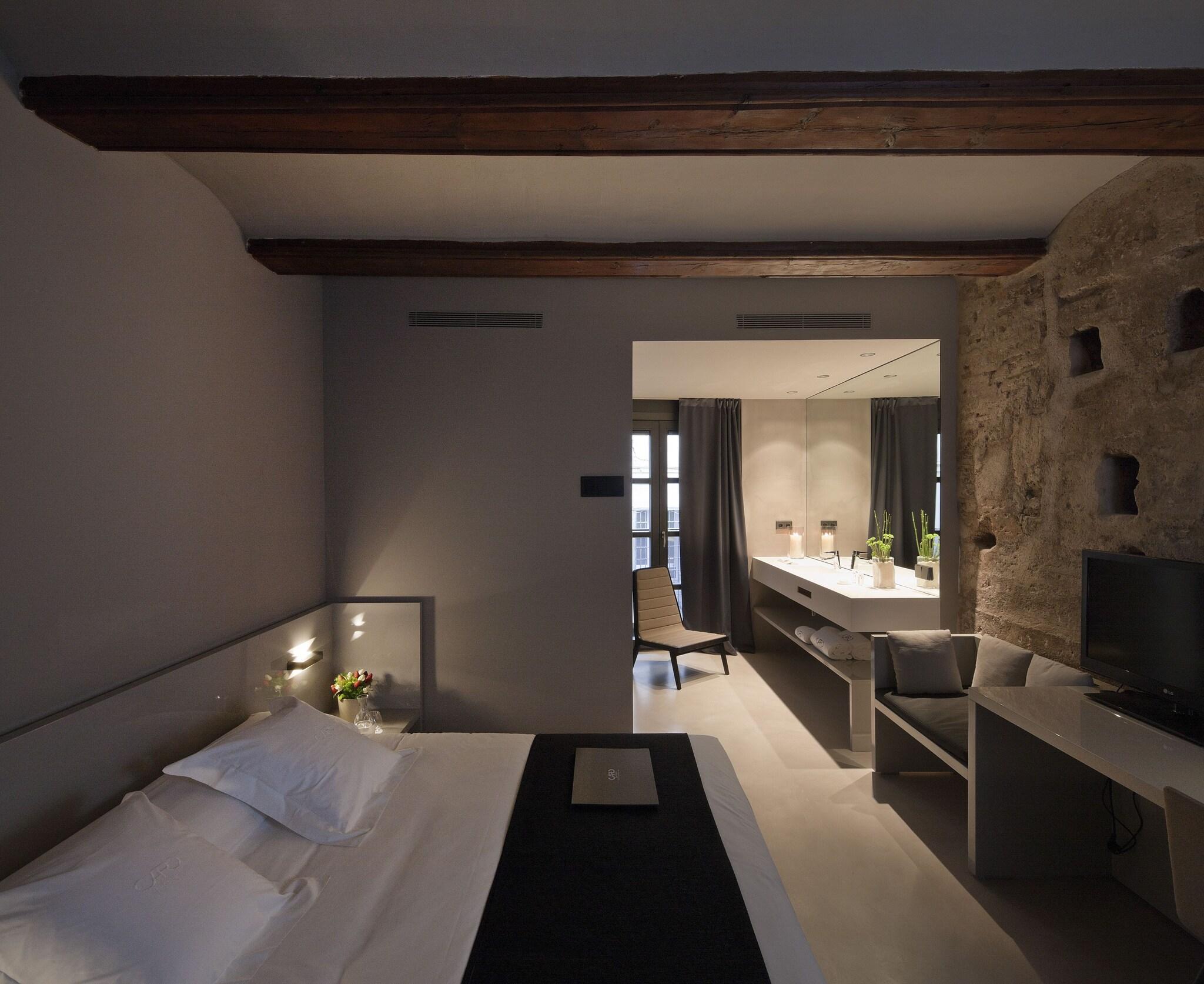 Double or Twin Classic King Bed