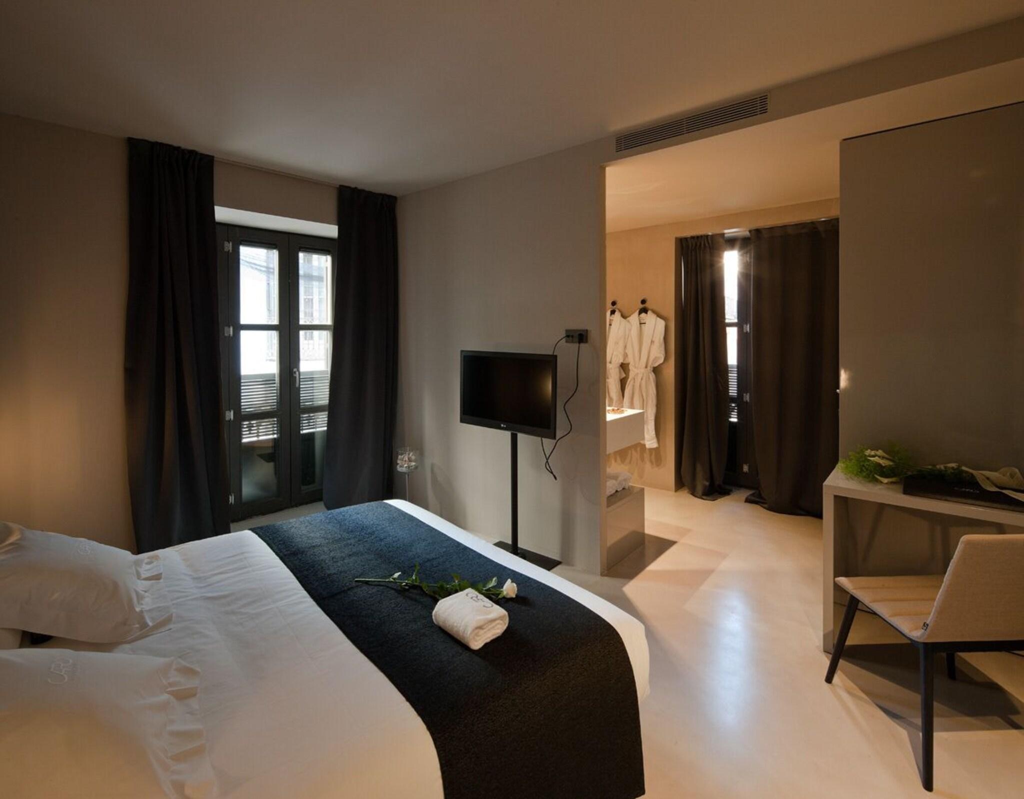 Double or Twin Classic King Bed