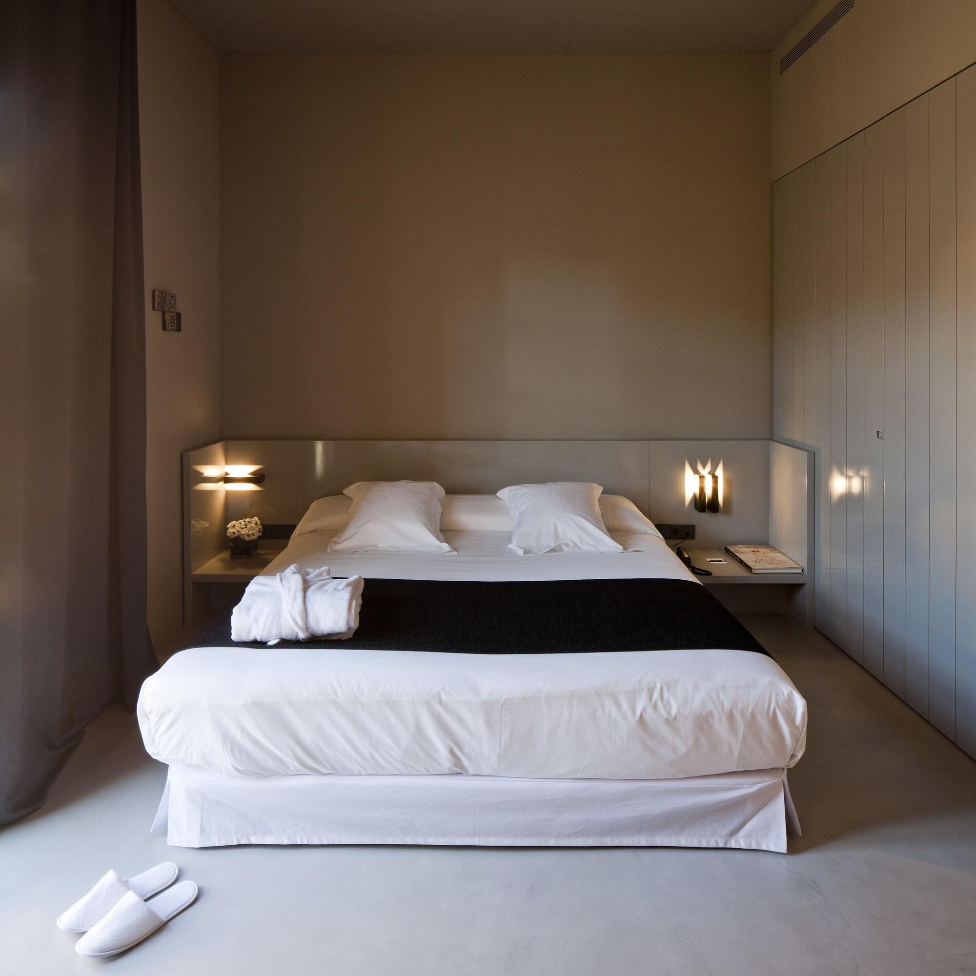 Double or Twin Classic King Bed