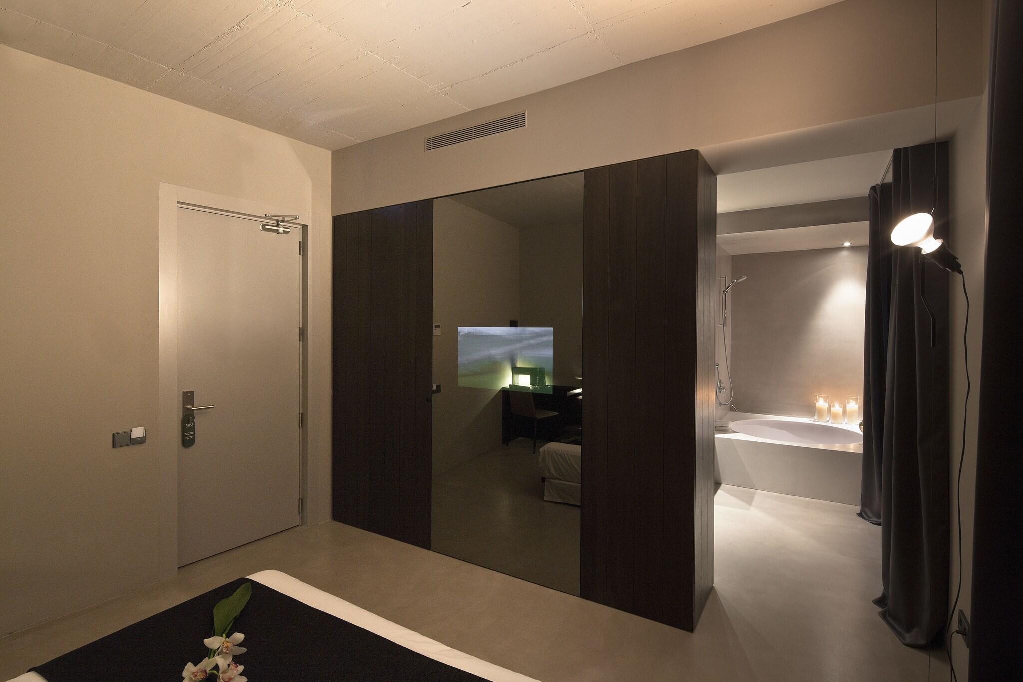 Double or Twin Classic King Bed